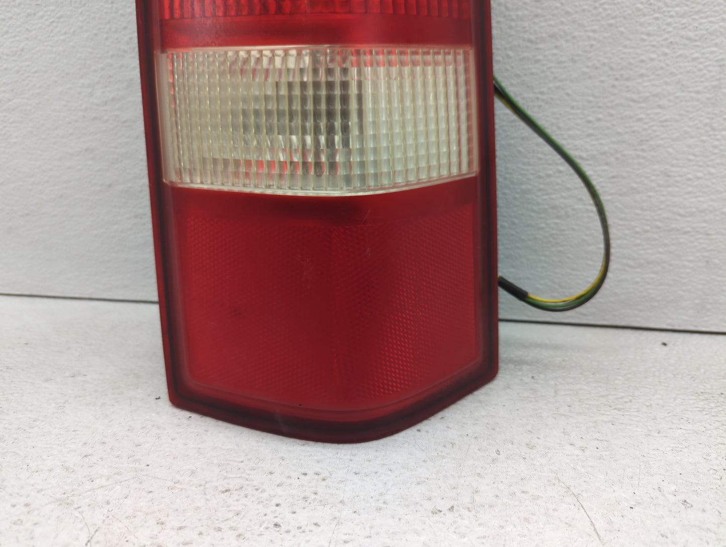 2011-2014 Ford Edge Tail Light Assembly Driver Left OEM P/N:25823027 Fits Fits 2011 2012 2013 2014 OEM Used Auto Parts - Oem