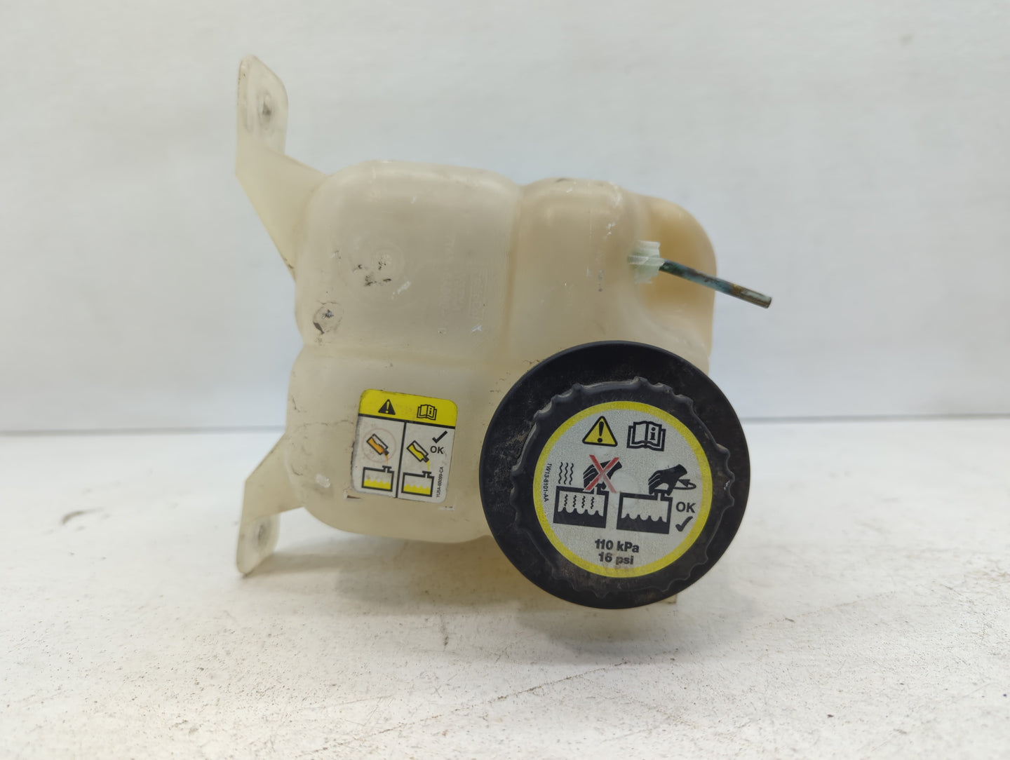 2007-2014 Ford Edge Windshield Washer Fluid Reservoir Bottle Oem - Oemusedautoparts1.com