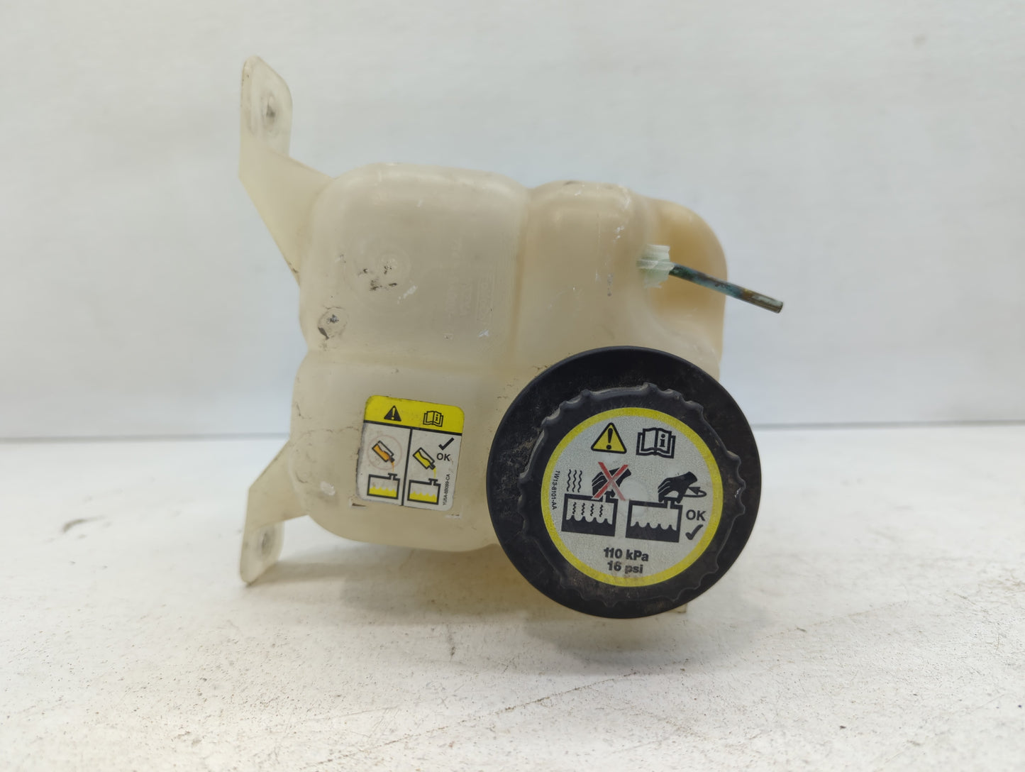 2007-2014 Ford Edge Windshield Washer Fluid Reservoir Bottle Oem - Oemusedautoparts1.com