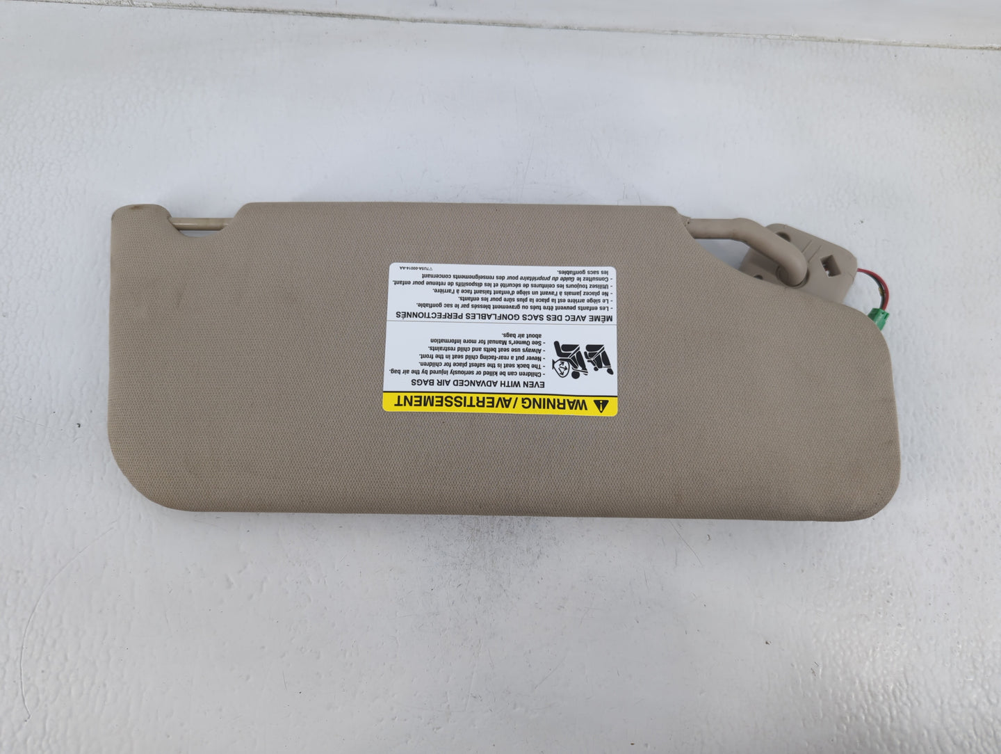 2011-2014 Ford Edge Sun Visor Shade Replacement Driver Left Mirror Fits Fits 2011 2012 2013 2014 OEM Used Auto Parts - Oemus