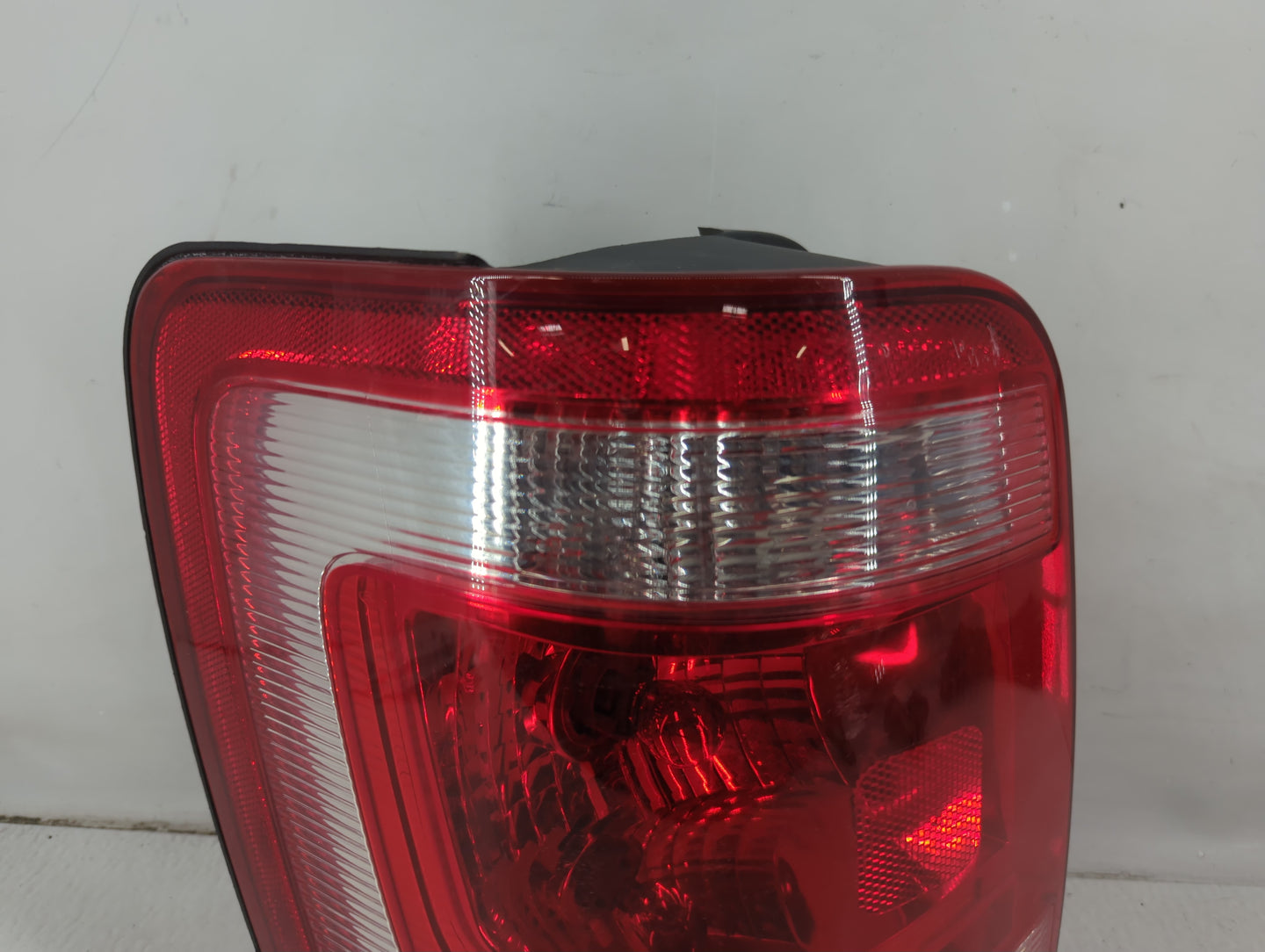 2008-2012 Ford Escape Tail Light Assembly Driver Left OEM P/N:9L84 13405 AA Fits Fits 2008 2009 2010 2011 2012 OEM Used Auto