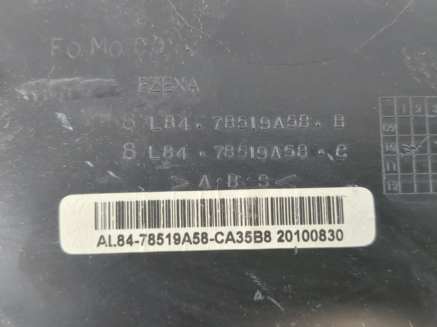 2011 Ford Escape Overhead Roof Console - Oemusedautoparts1.com