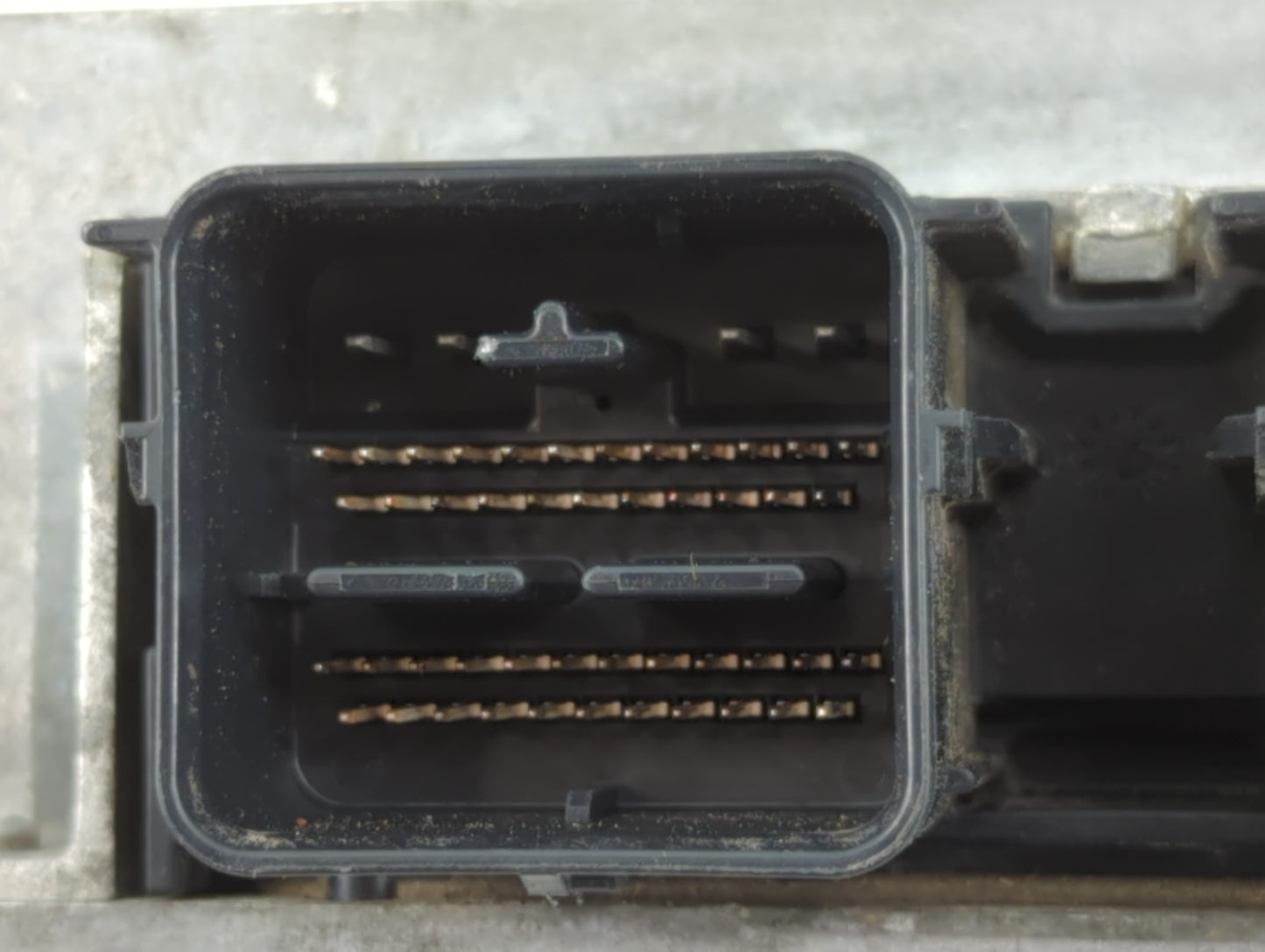 2011 Ford Escape PCM Engine Control Computer ECU ECM PCU OEM P/N:9L8A-12B684-KA AL8A-12A650-AME Fits OEM Used Auto Parts - O