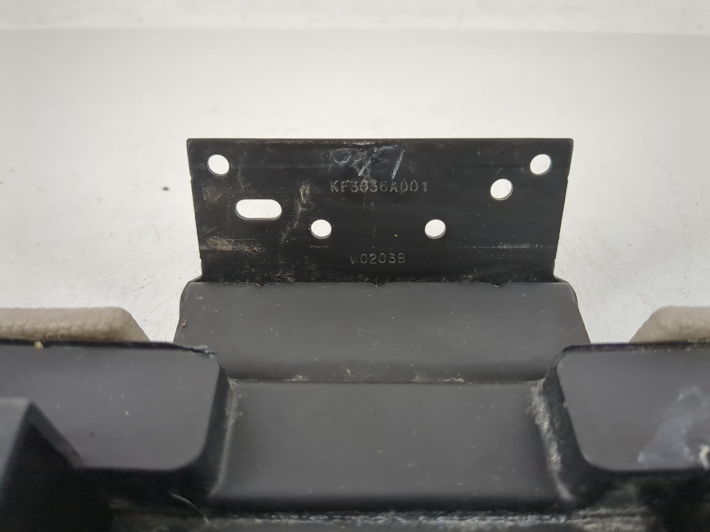 2009-2012 Ford Escape Center Console Armrest Cover Lid P/N:KF3036A001 Fits Fits 2009 2010 2011 2012 OEM Used Auto Parts - Oe