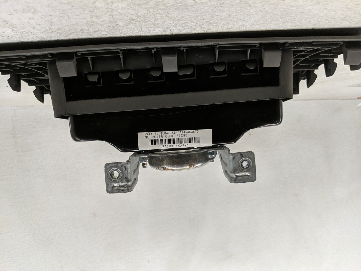2011 Ford Escape Air Bag Passenger Right Dashboard OEM P/N:253-00620 Fits OEM Used Auto Parts - Oemusedautoparts1.com