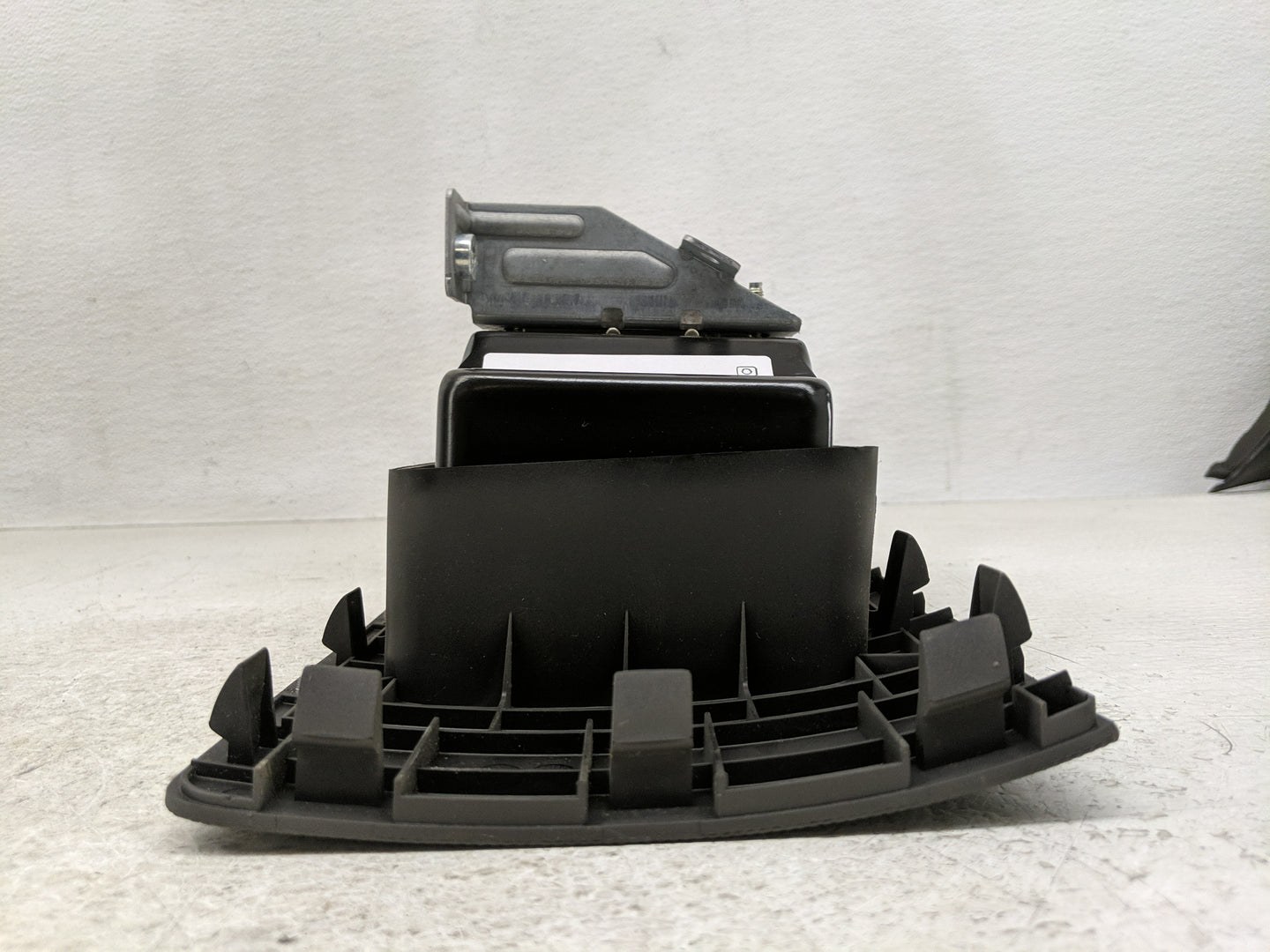 2011 Ford Escape Air Bag Passenger Right Dashboard OEM P/N:253-00620 Fits OEM Used Auto Parts - Oemusedautoparts1.com