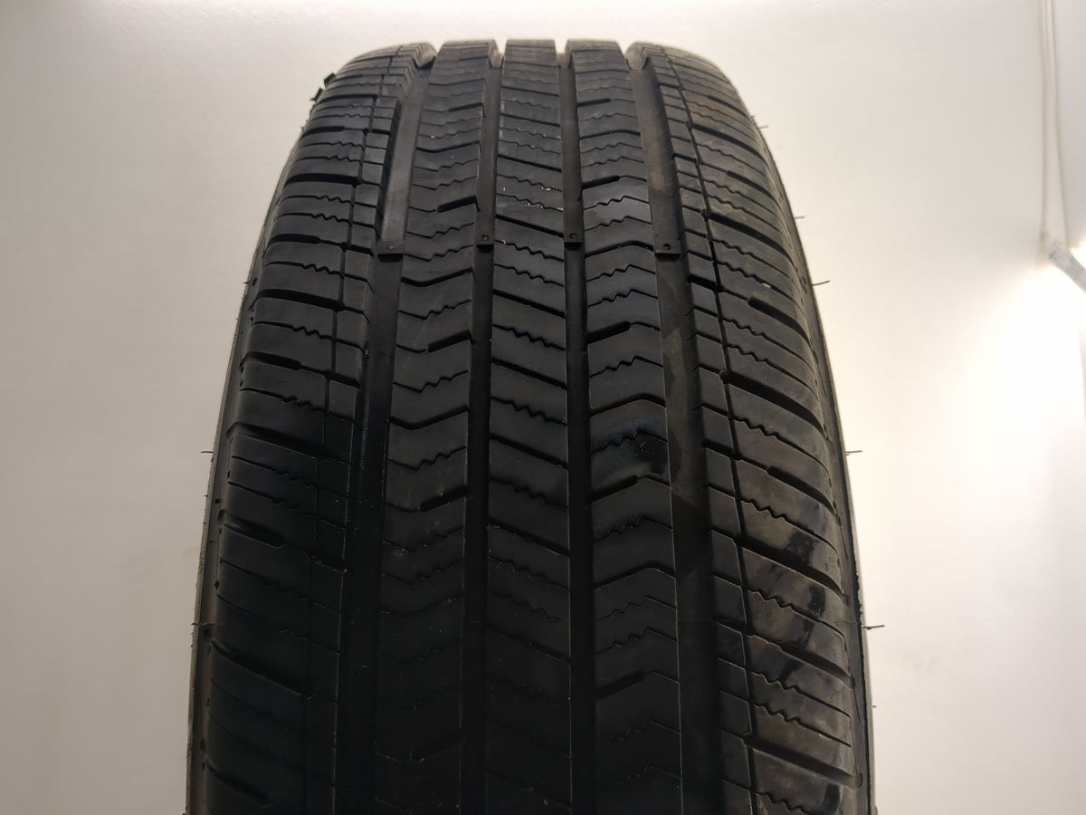 Used Tire 225/65R17 ARIZONIAN SILVER EDITION ALL SEASON 102H - 10/32 - Oemusedautoparts1.com