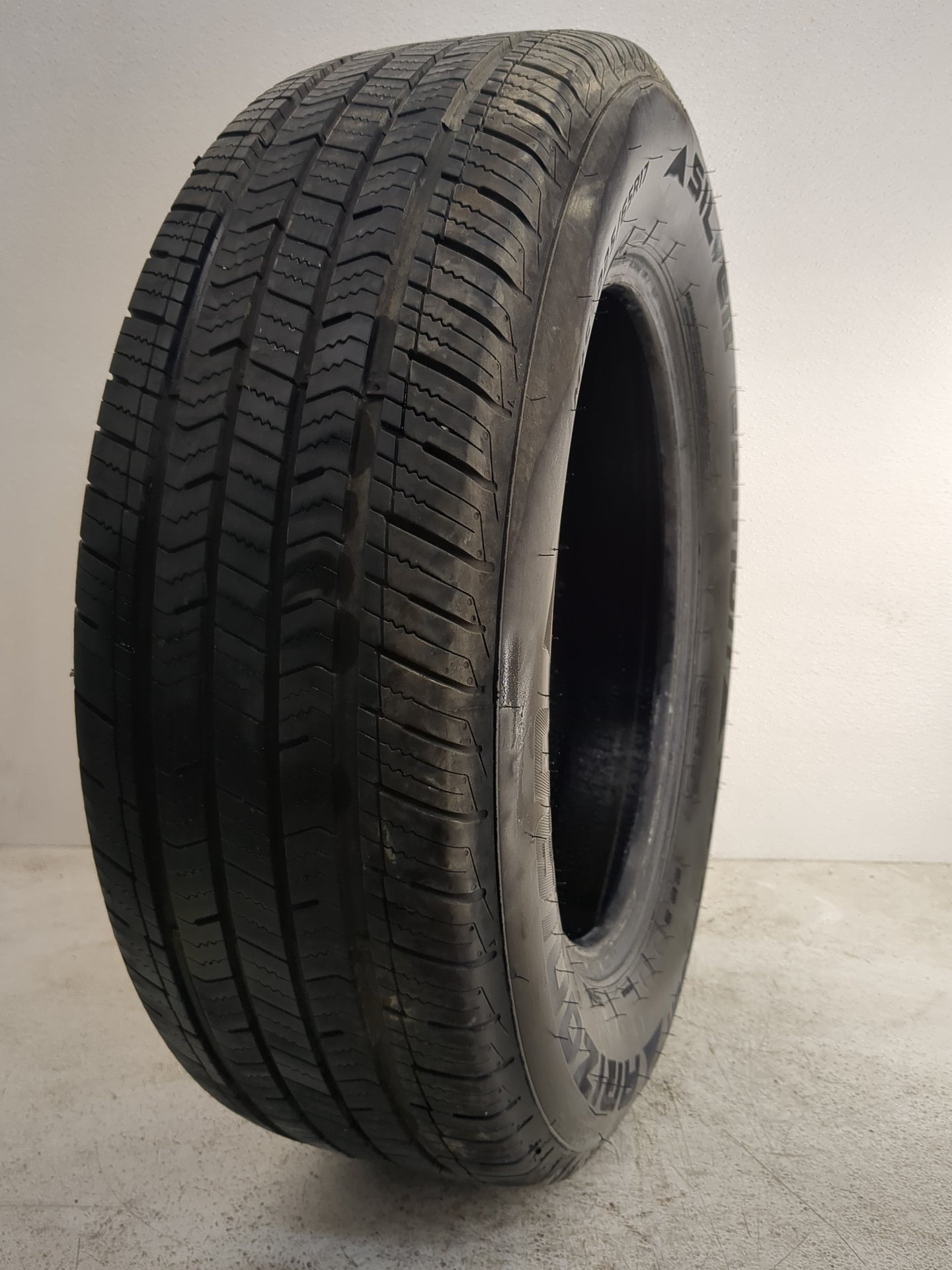 Used Tire 225/65R17 ARIZONIAN SILVER EDITION ALL SEASON 102H - 10/32 - Oemusedautoparts1.com