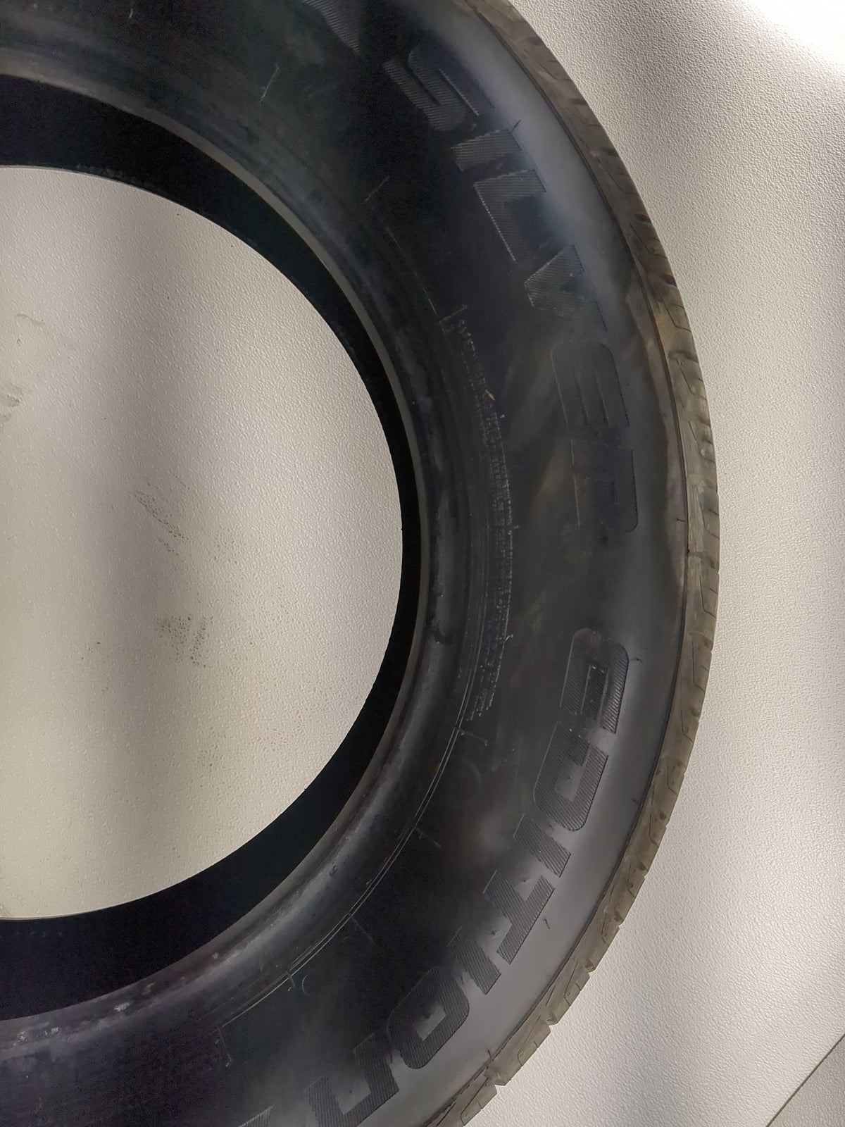 Used Tire 225/65R17 ARIZONIAN SILVER EDITION ALL SEASON 102H - 10/32 - Oemusedautoparts1.com