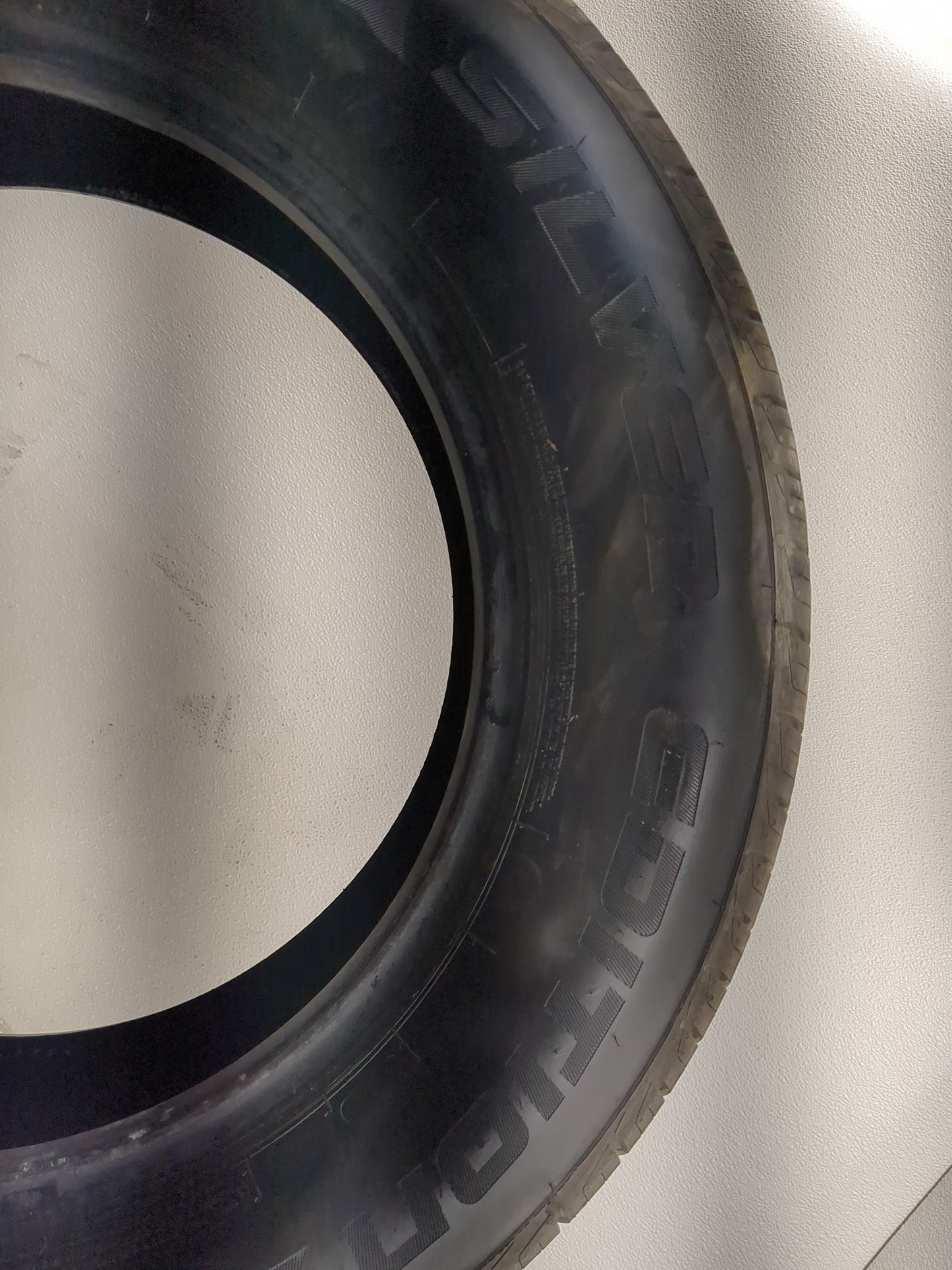Used Tire 225/65R17 ARIZONIAN SILVER EDITION ALL SEASON 102H - 10/32 - Oemusedautoparts1.com