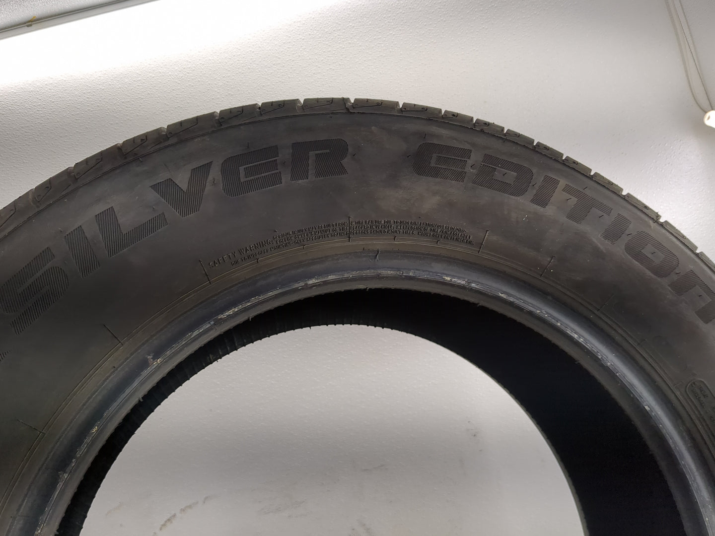 Used Tire 225/65R17 ARIZONIAN SILVER EDITION ALL SEASON 102H - 10/32 - Oemusedautoparts1.com