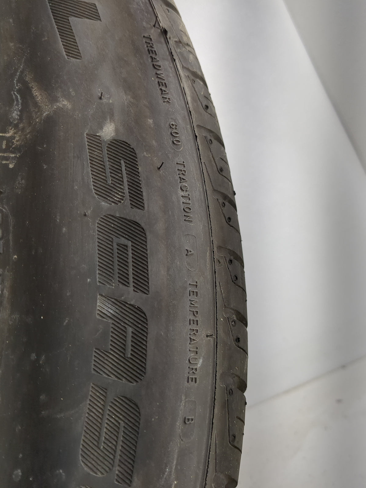Used Tire 225/65R17 ARIZONIAN SILVER EDITION ALL SEASON 102H - 10/32 - Oemusedautoparts1.com