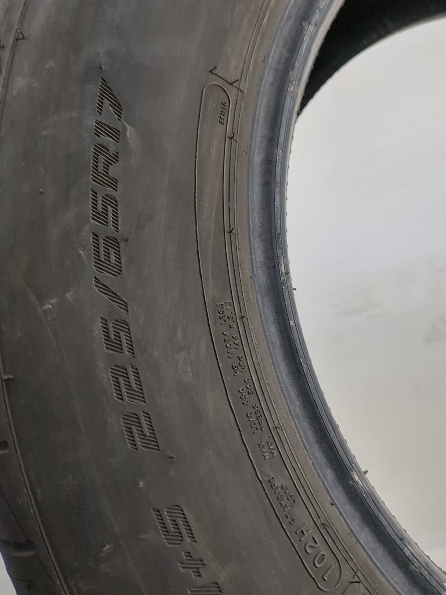 Used Tire 225/65R17 ARIZONIAN SILVER EDITION ALL SEASON 102H - 10/32 - Oemusedautoparts1.com