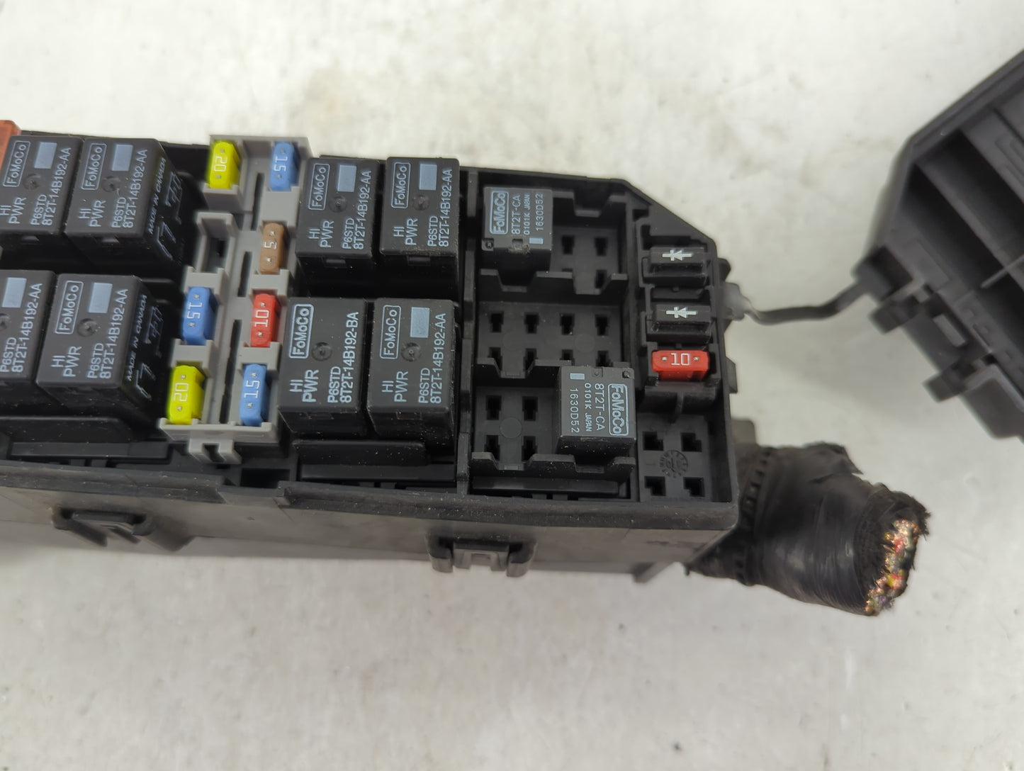 2011-2012 Ford Escape Fusebox Fuse Box Panel Relay Module P/N:9L8T-14A003-BB Fits Fits 2011 2012 OEM Used Auto Parts - Oemus