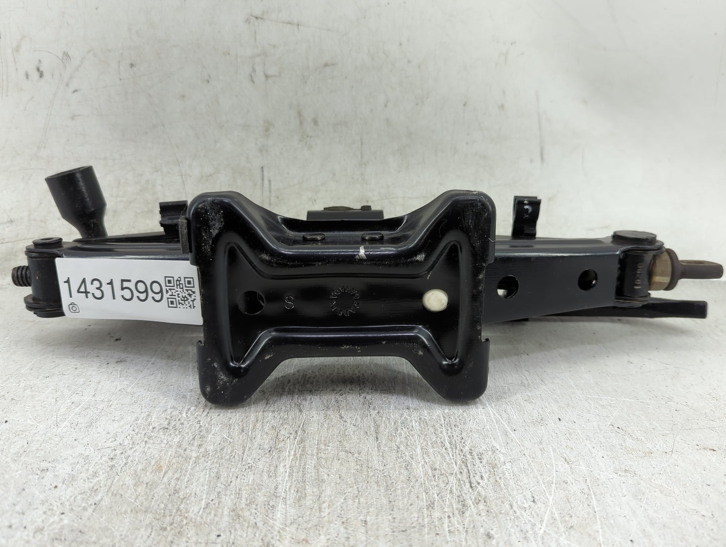 2011 Ford Escape Spare Scissor Car Jack 1431599 - Oemusedautoparts1.com