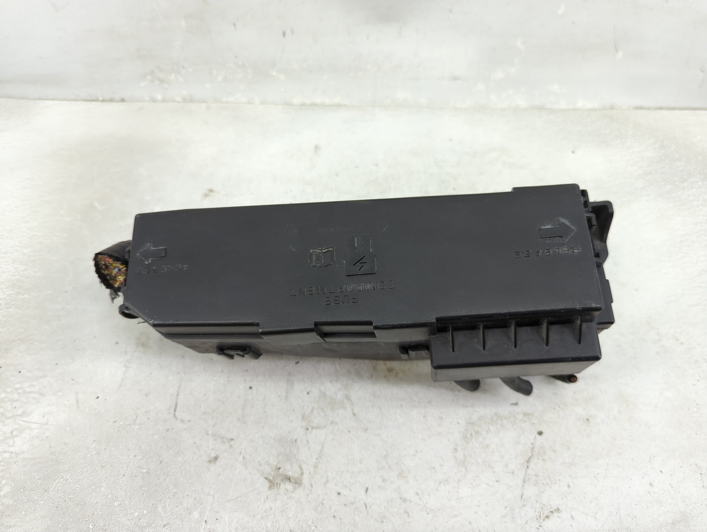 2011-2012 Ford Escape Fusebox Fuse Box Panel Relay Module P/N:8L8T-14A003-AE 3B0790100, 9L8T-14A003-BB Fits Fits 2011 2012 O