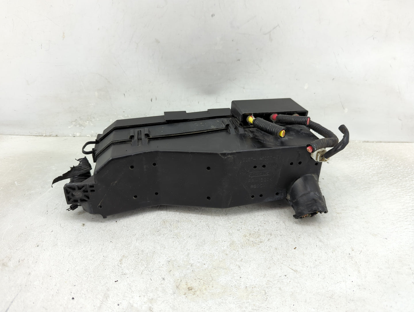 2011-2012 Ford Escape Fusebox Fuse Box Panel Relay Module P/N:8L8T-14A003-AE 3B0790100, 9L8T-14A003-BB Fits Fits 2011 2012 O