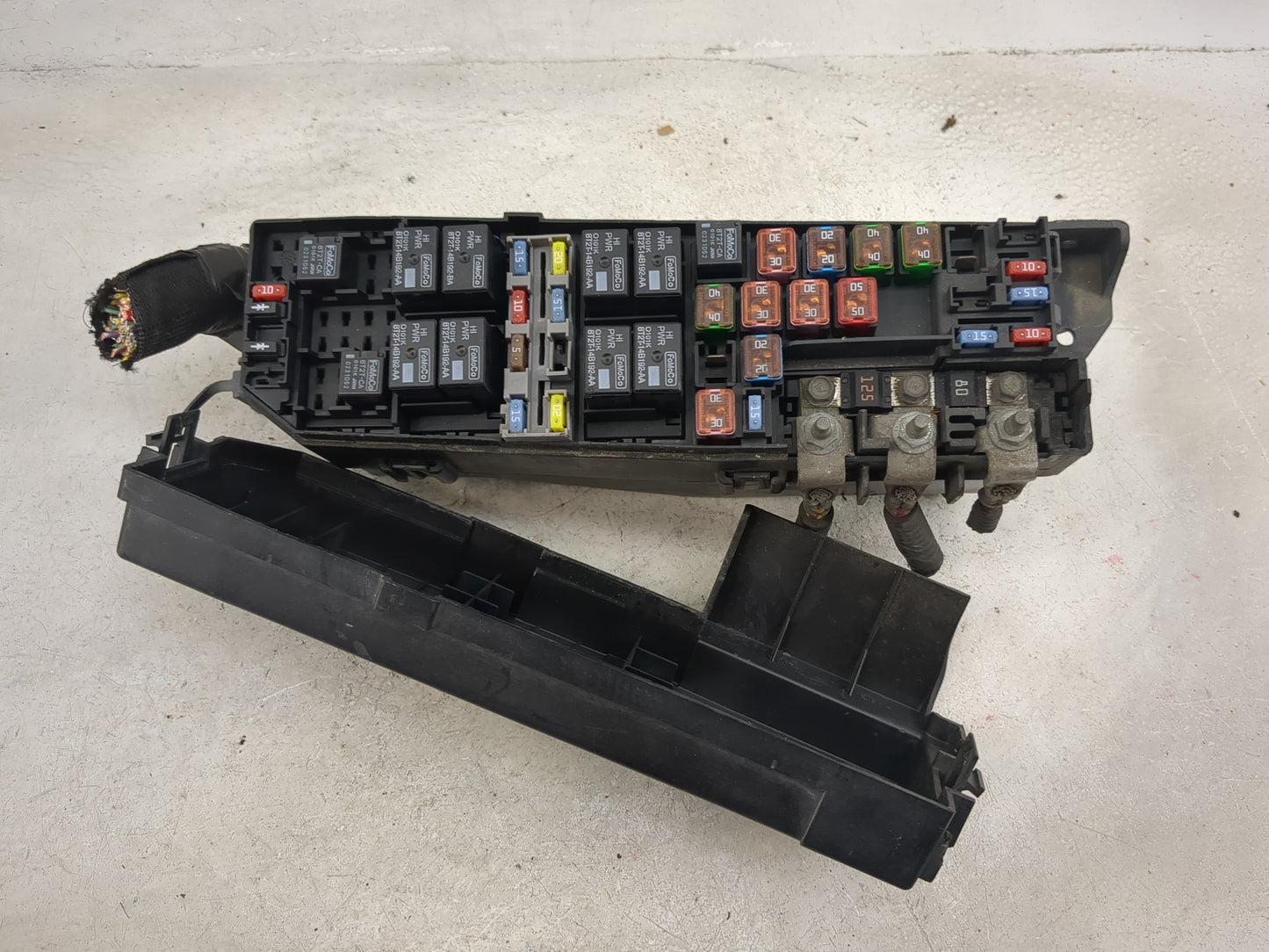 2011-2012 Ford Escape Fusebox Fuse Box Panel Relay Module P/N:9L8T-14A003-BB 8T2T-14B192-AA, 8T2T-CA Fits Fits 2011 2012 OEM
