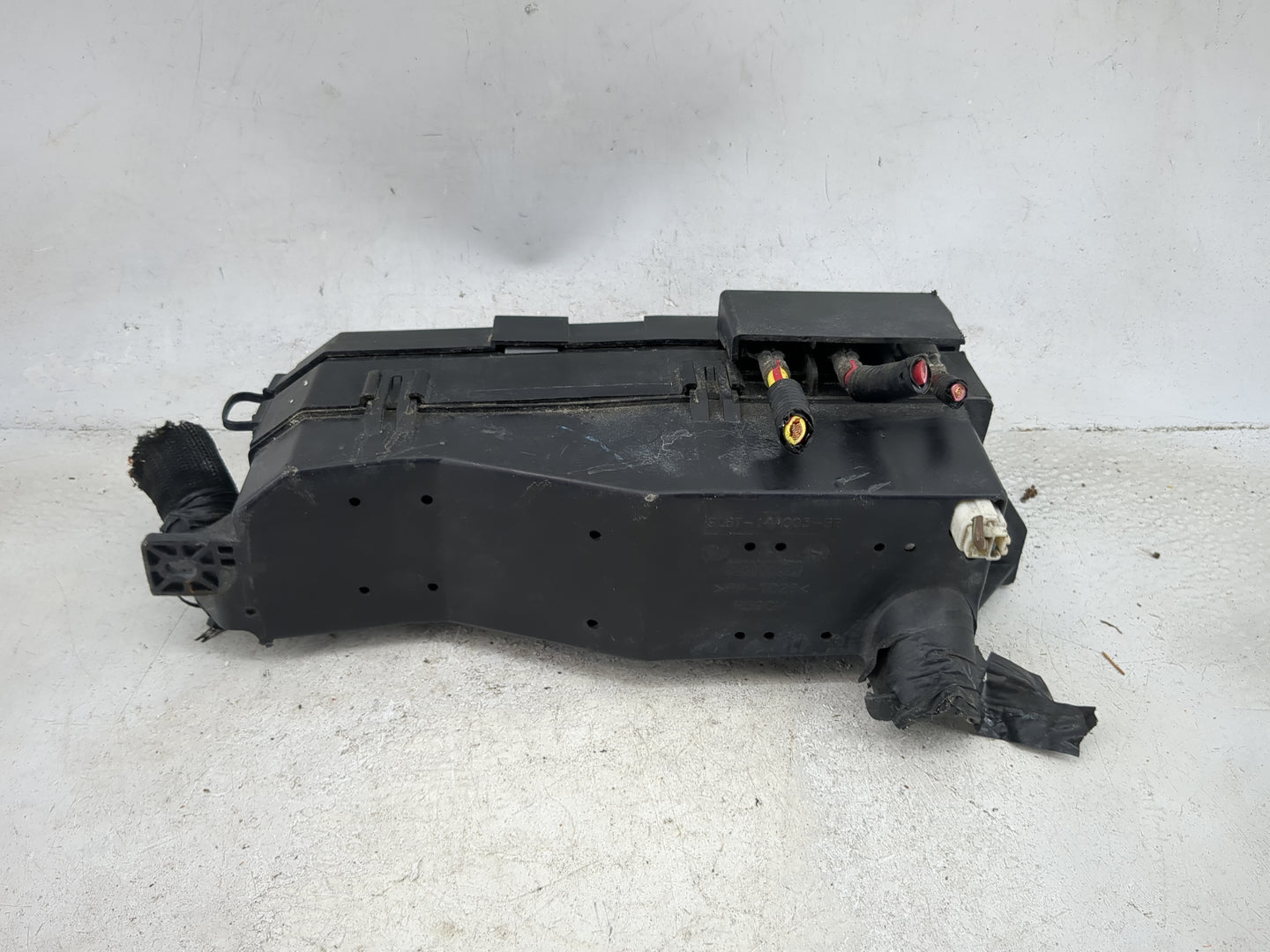 2011-2012 Ford Escape Fusebox Fuse Box Panel Relay Module P/N:9L8T-14A003-BB 8T2T-14B192-AA, 8T2T-CA Fits Fits 2011 2012 OEM