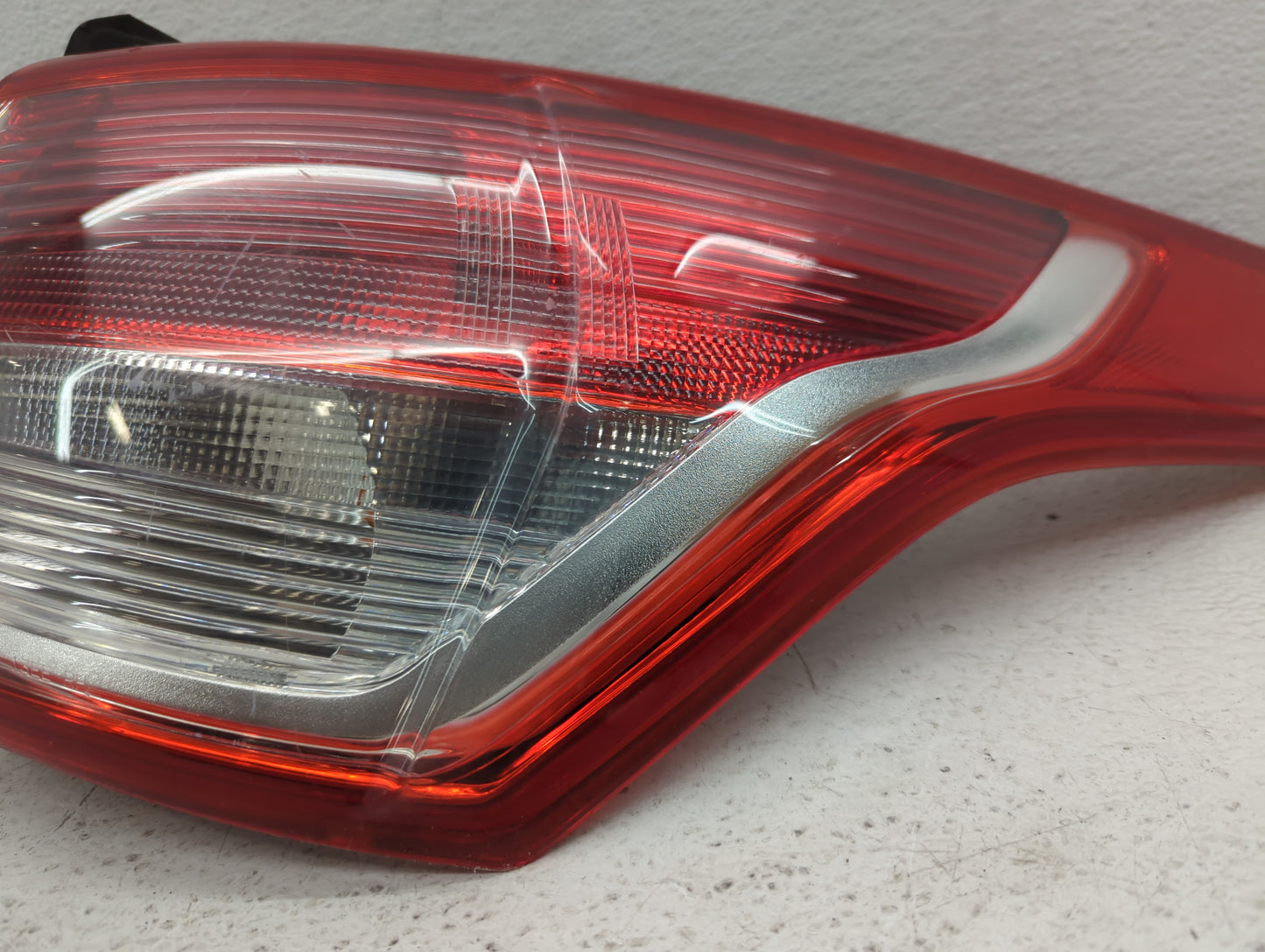 2008-2012 Ford Escape Tail Light Assembly Passenger Right OEM P/N:VPCJ5X-13440 CJ54-13404-A Fits Fits 2008 2009 2010 2011 20