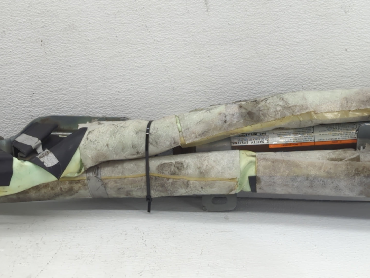 2010-2012 Ford Escape Air Bag Driver Left Steering Wheel Mounted P/N:2002560A Fits Fits 2010 2011 2012 OEM Used Auto Parts -