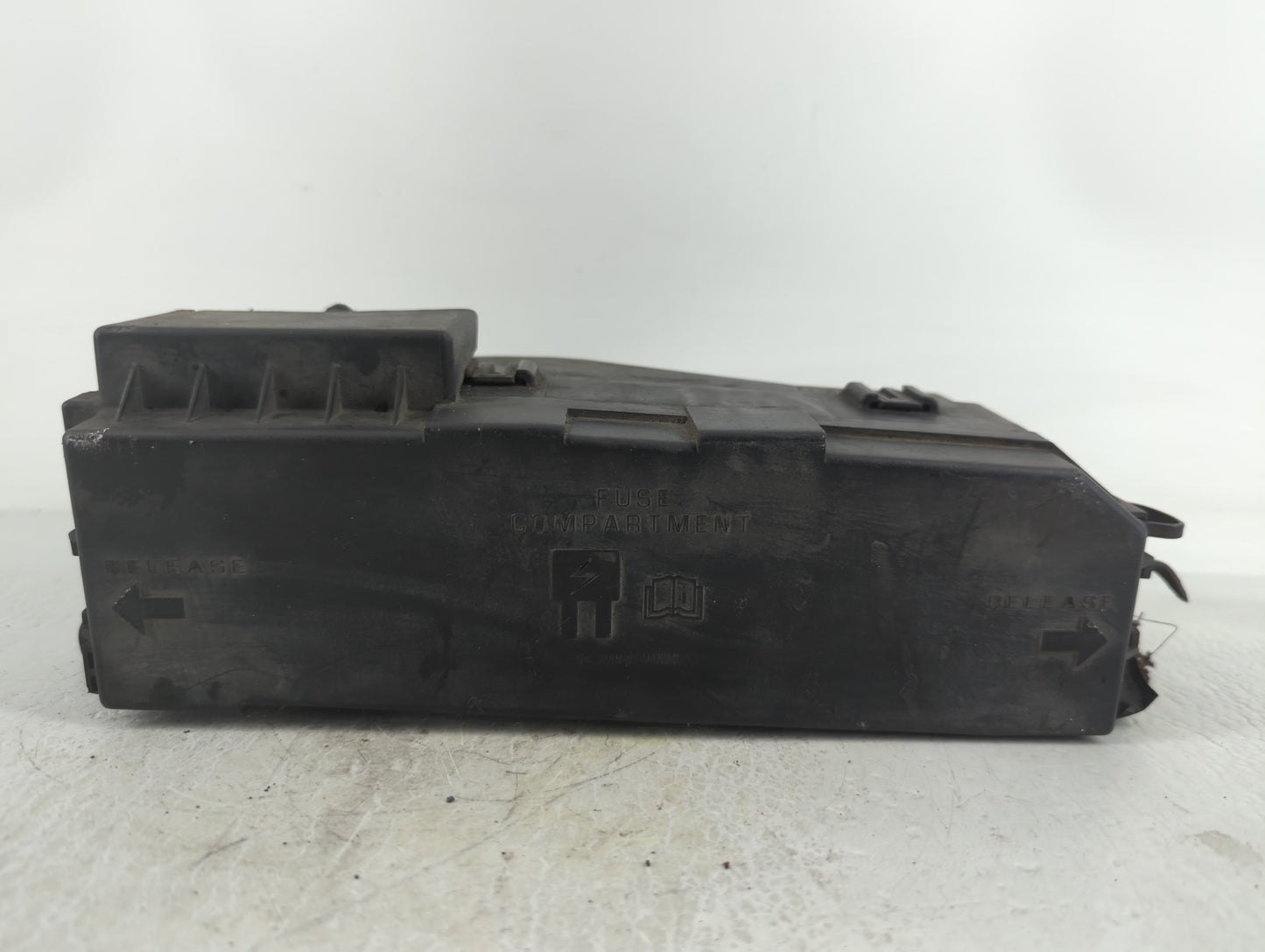 2011-2012 Ford Escape Fusebox Fuse Box Panel Relay Module P/N:9L8T-14A003-BB Fits Fits 2011 2012 OEM Used Auto Parts - Oemus