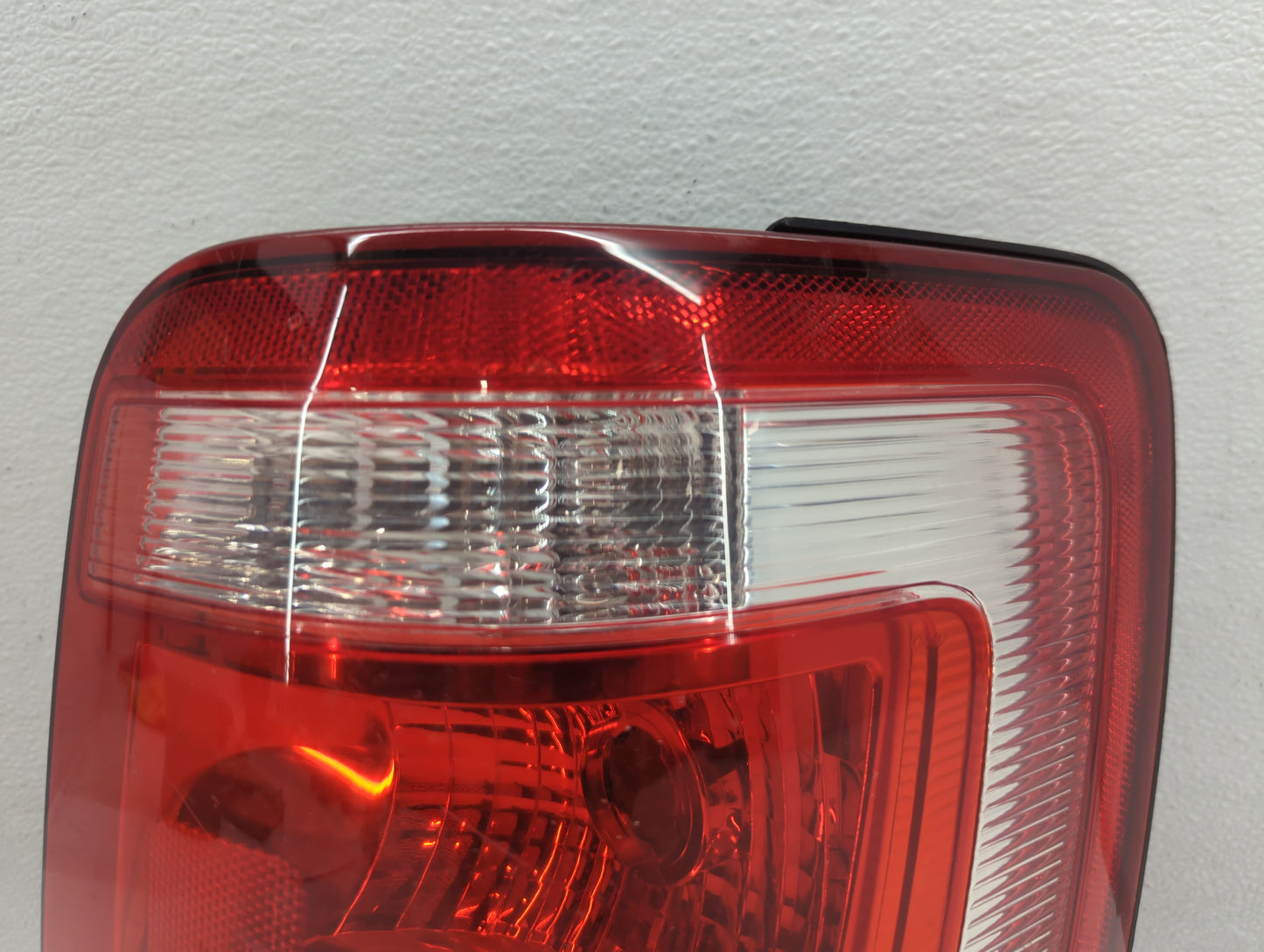 2008-2012 Ford Escape Tail Light Assembly Passenger Right OEM P/N:8L84-13B504-A Fits Fits 2008 2009 2010 2011 2012 OEM Used 