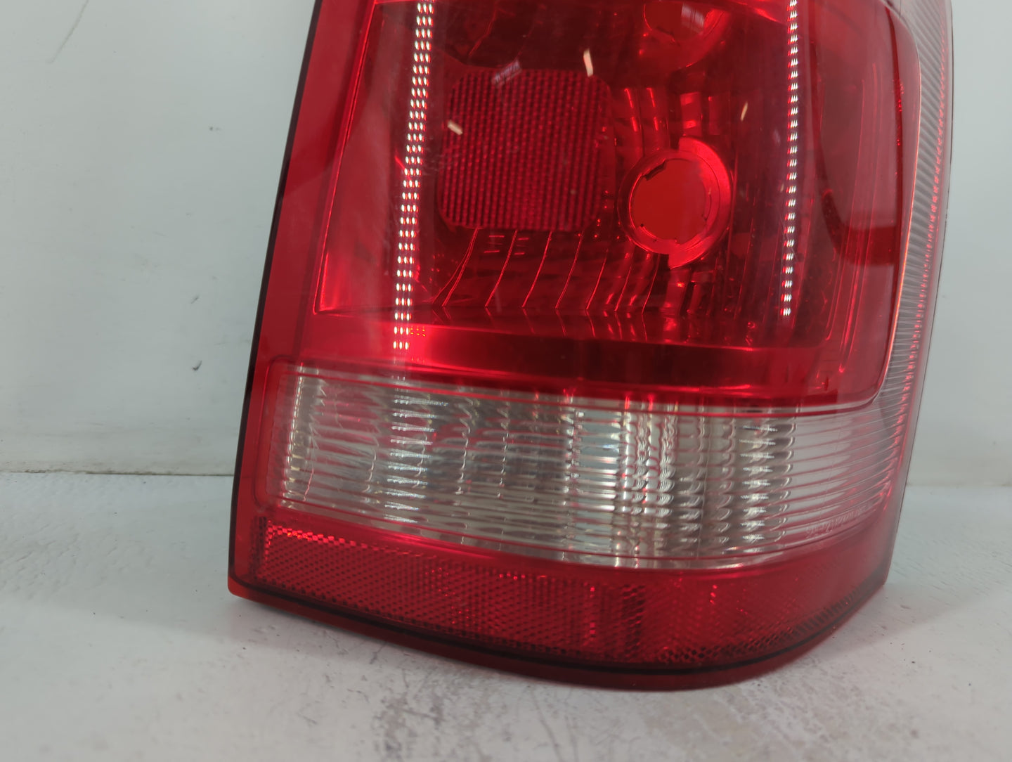 2008-2012 Ford Escape Tail Light Assembly Passenger Right OEM P/N:9L84-13B504-A Fits Fits 2008 2009 2010 2011 2012 OEM Used 