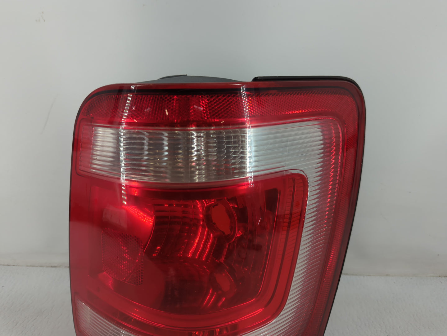 2008-2012 Ford Escape Tail Light Assembly Passenger Right OEM P/N:9L84-13B504-A Fits Fits 2008 2009 2010 2011 2012 OEM Used 