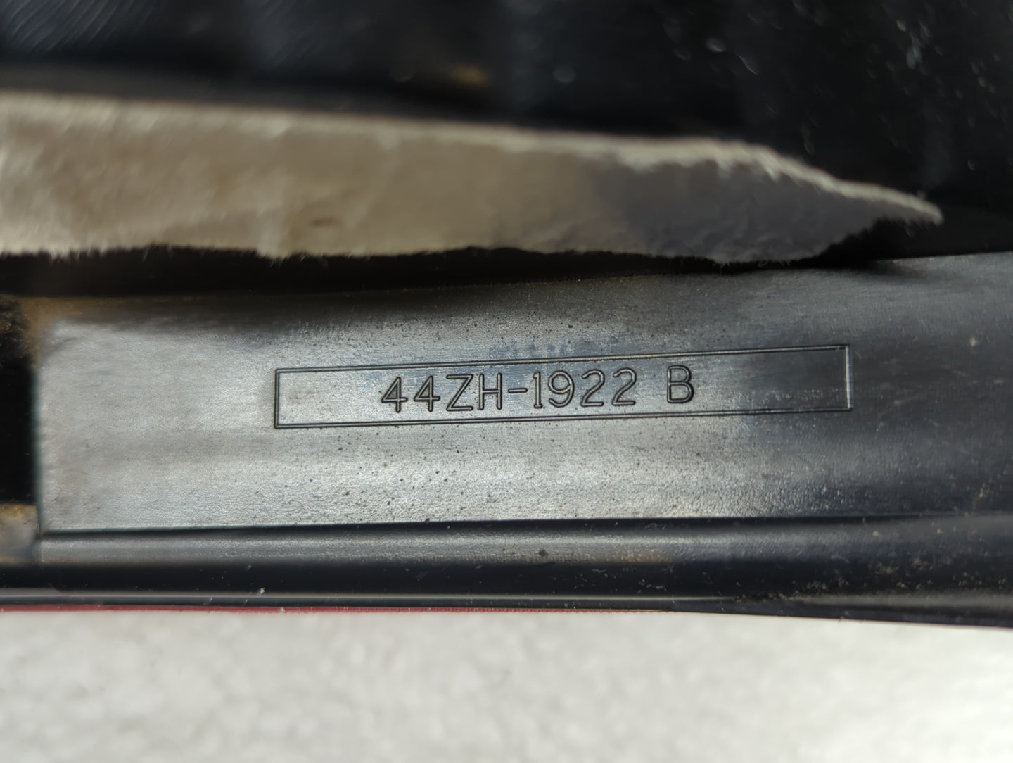 2008-2012 Ford Escape Tail Light Assembly Passenger Right OEM P/N:44ZH-1922 B Fits Fits 2008 2009 2010 2011 2012 OEM Used Au