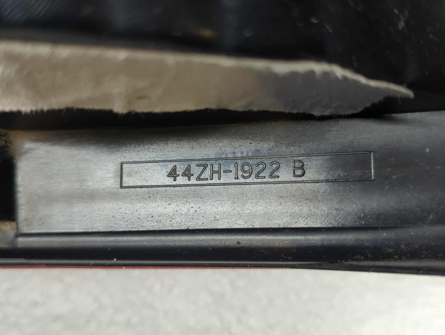 2008-2012 Ford Escape Tail Light Assembly Passenger Right OEM P/N:44ZH-1922 B Fits Fits 2008 2009 2010 2011 2012 OEM Used Au
