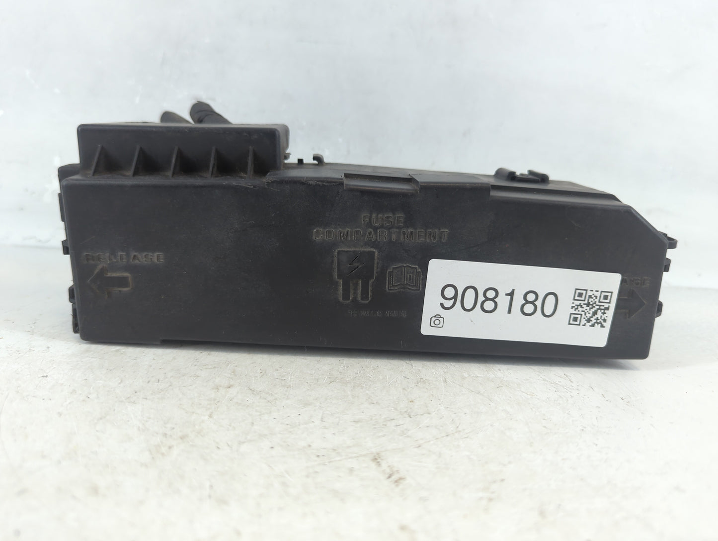 2011-2012 Ford Escape Fusebox Fuse Box Panel Relay Module P/N:8L8T-14A003-AE Fits Fits 2011 2012 OEM Used Auto Parts - Oemus