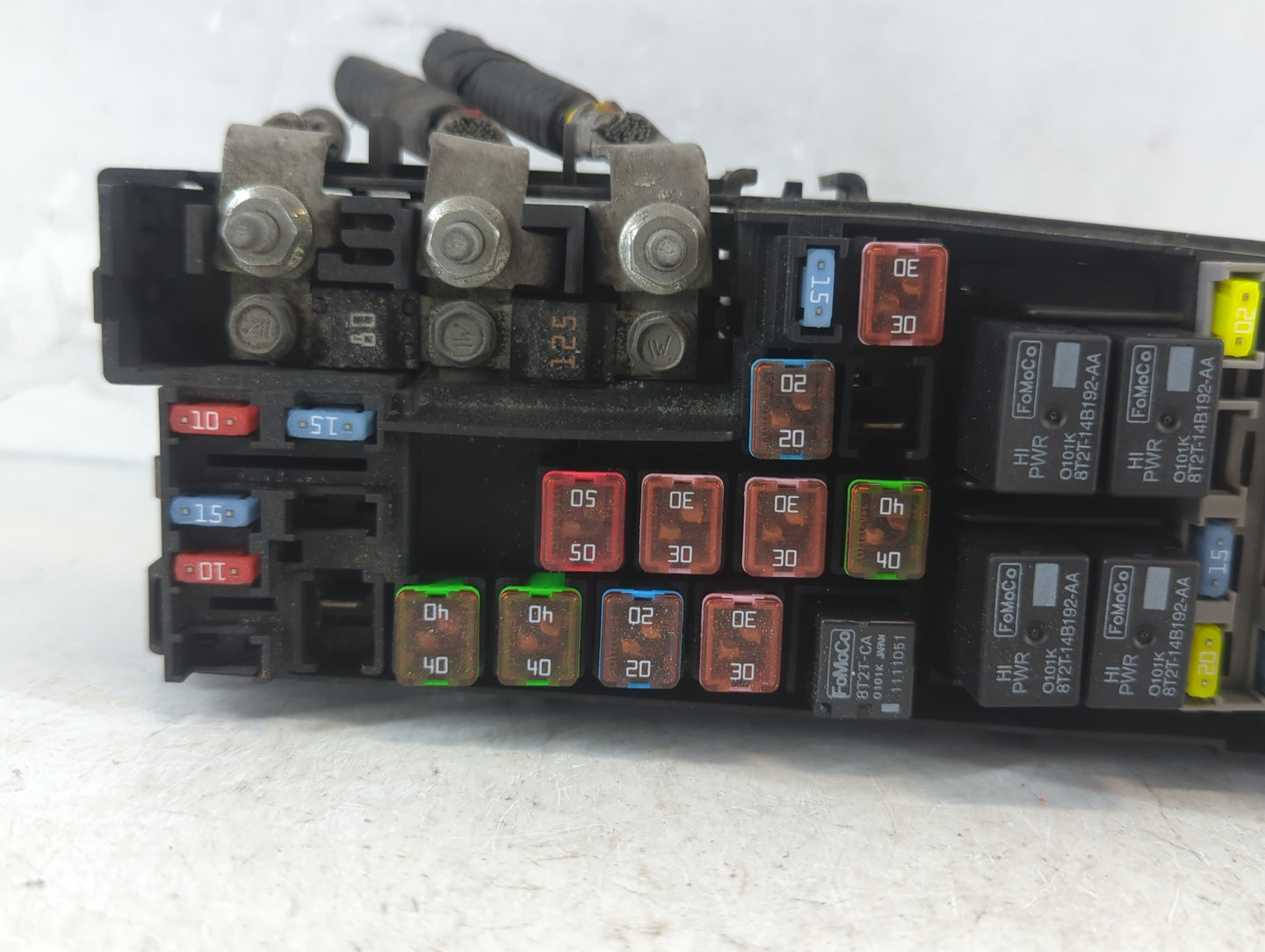 2011-2012 Ford Escape Fusebox Fuse Box Panel Relay Module P/N:8L8T-14A003-AE Fits Fits 2011 2012 OEM Used Auto Parts - Oemus