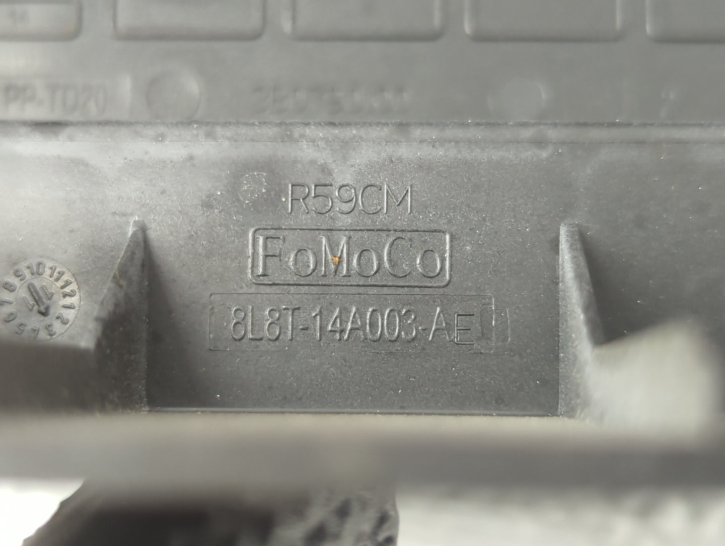 2011-2012 Ford Escape Fusebox Fuse Box Panel Relay Module P/N:8L8T-14A003-AE Fits Fits 2011 2012 OEM Used Auto Parts - Oemus