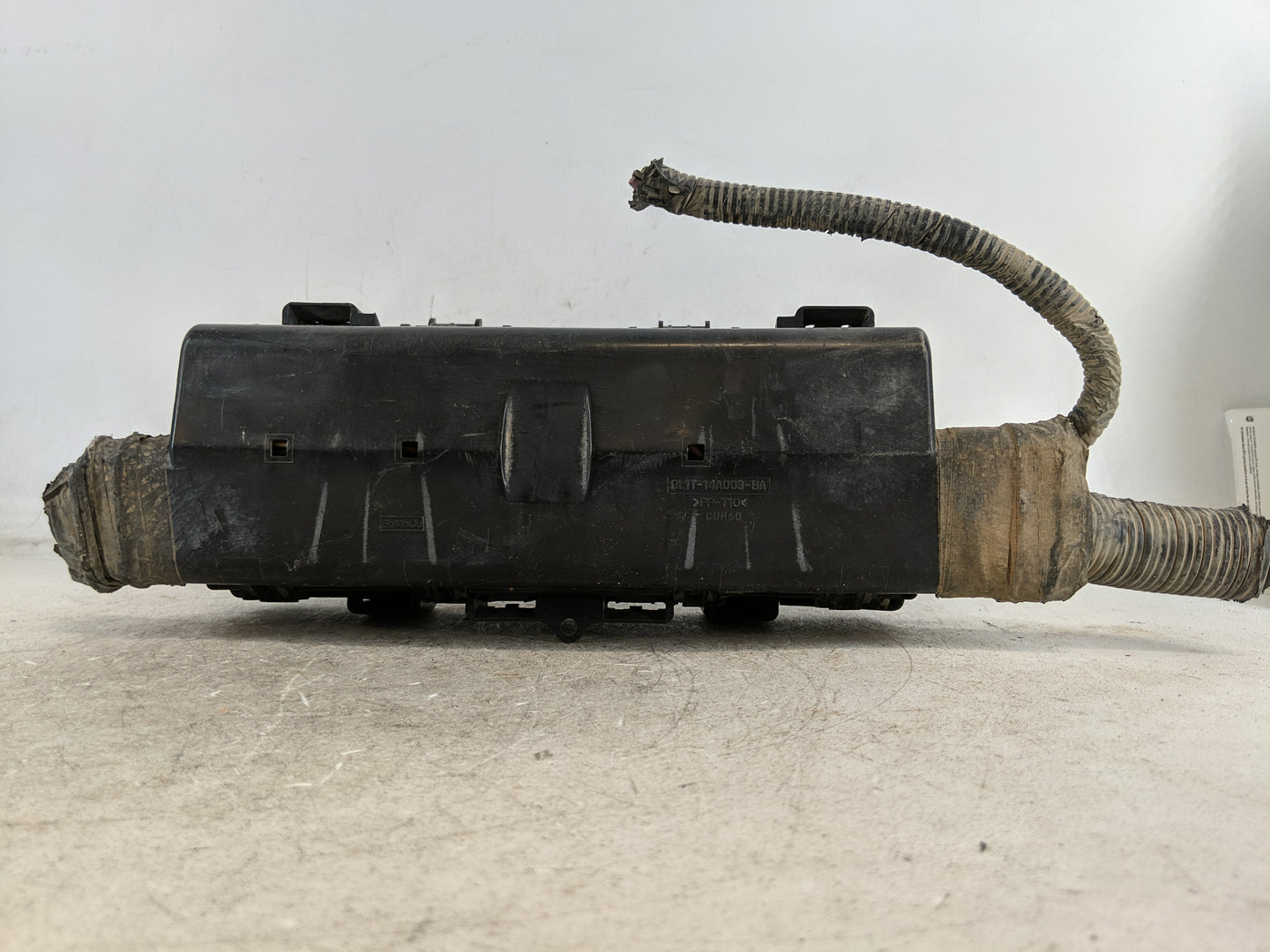 2009-2014 Ford Expedition Fusebox Fuse Box Panel Relay Module P/N:9L1T-14A003-BA Fits Fits 2009 2010 2011 2012 2013 2014 OEM