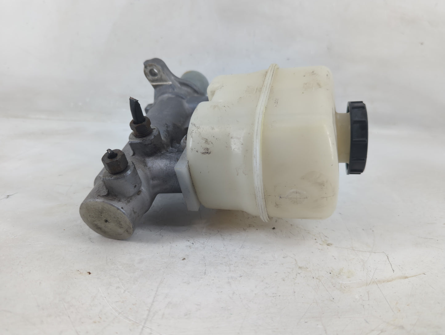 Ford Expedition Brake Master Cylinder 1198897 - Oemusedautoparts1.com
