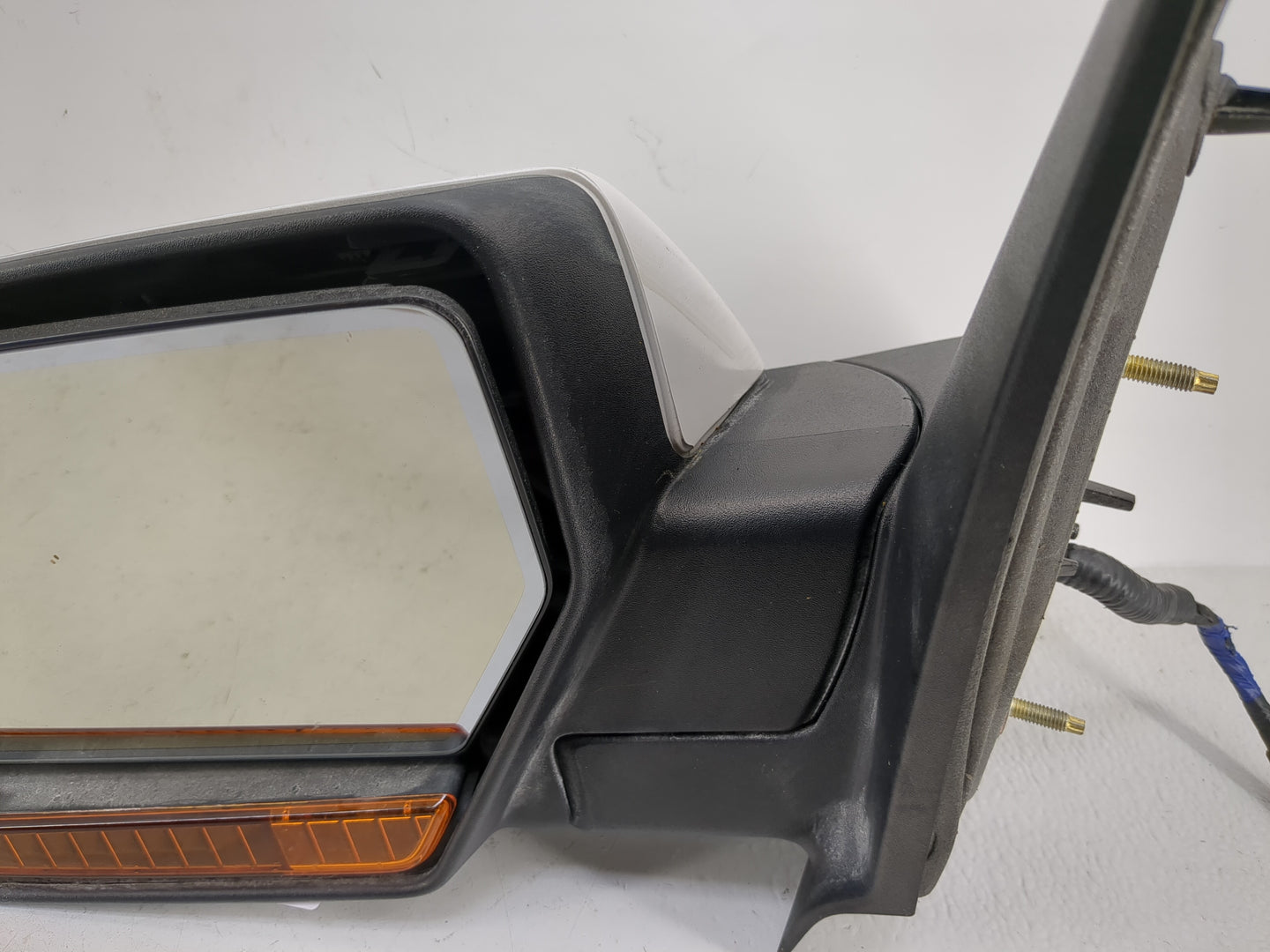 2011 Ford Expedition Side Mirror Replacement Driver Left View Door Mirror Fits OEM Used Auto Parts - Oemusedautoparts1.com