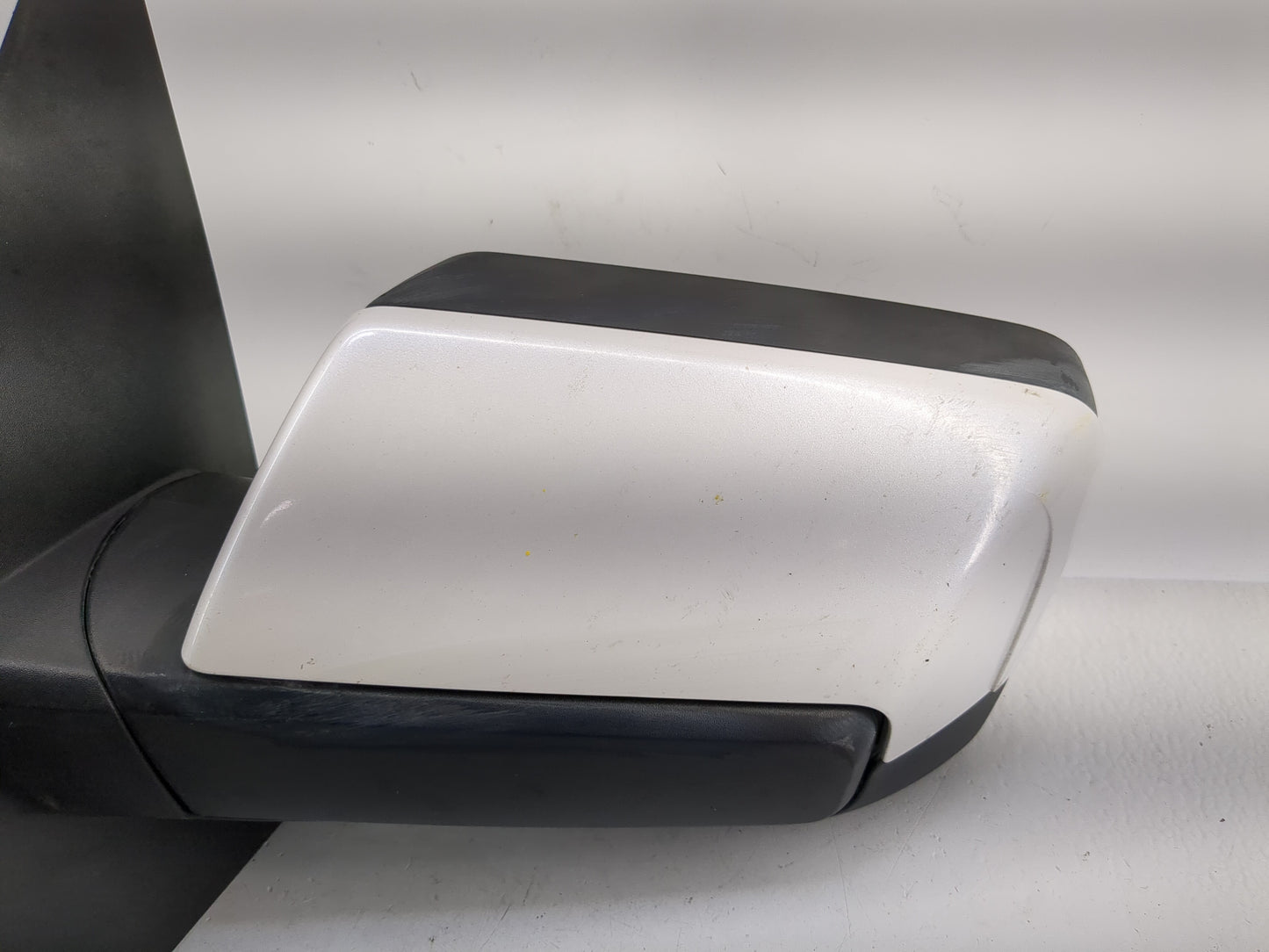 2011 Ford Expedition Side Mirror Replacement Driver Left View Door Mirror Fits OEM Used Auto Parts - Oemusedautoparts1.com
