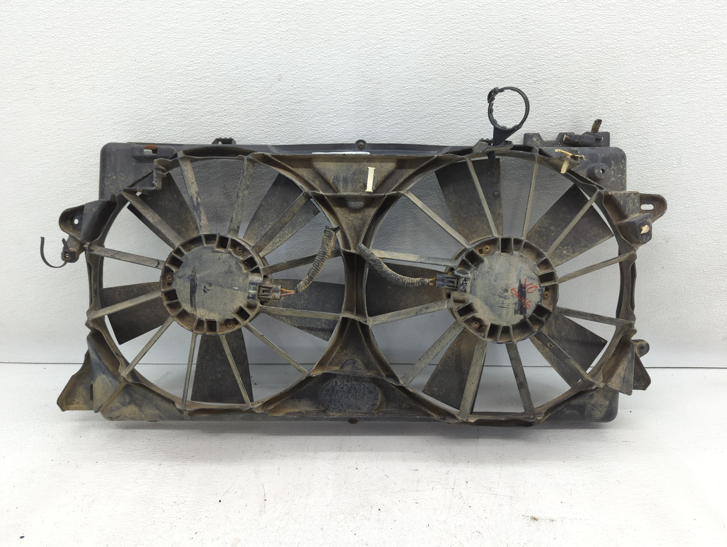 2017-2017 Ford Expedition Left Radiator Fan Motor Assembly Black - Oemusedautoparts1.com