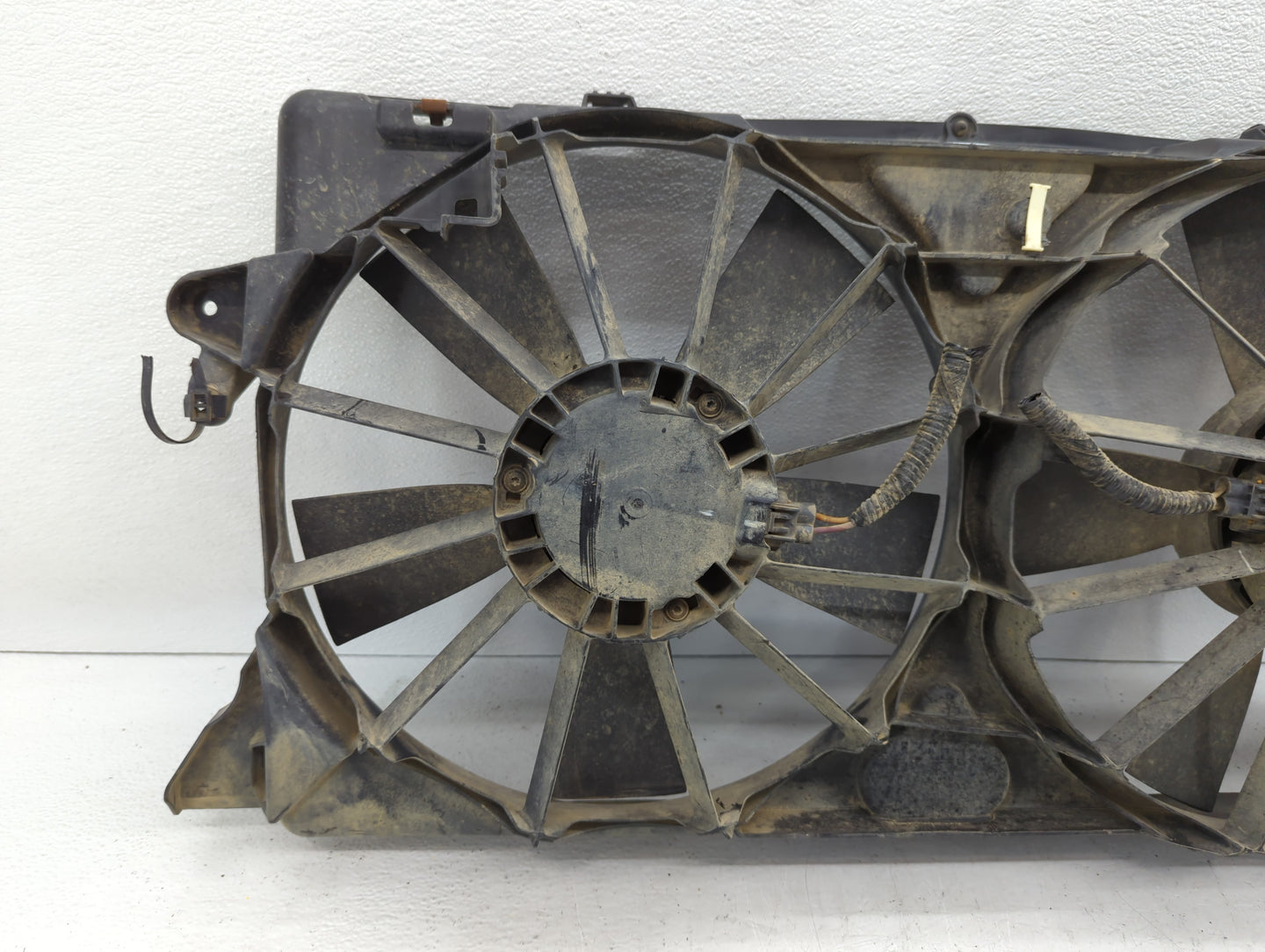 2017-2017 Ford Expedition Left Radiator Fan Motor Assembly Black - Oemusedautoparts1.com