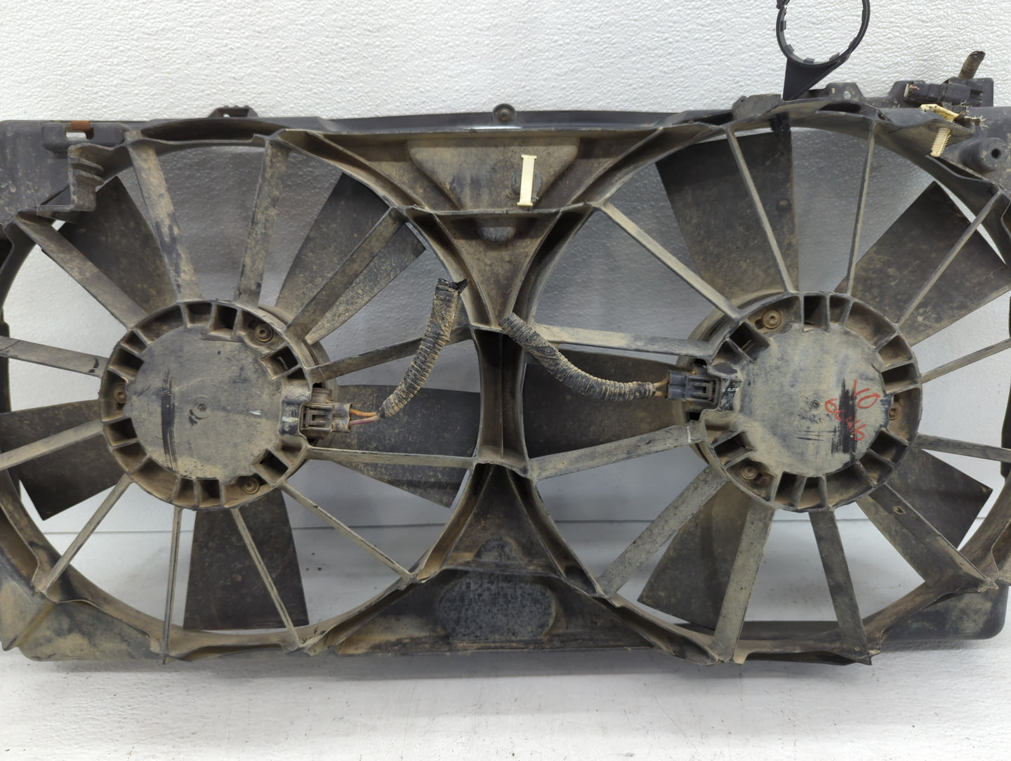 2017-2017 Ford Expedition Left Radiator Fan Motor Assembly Black - Oemusedautoparts1.com