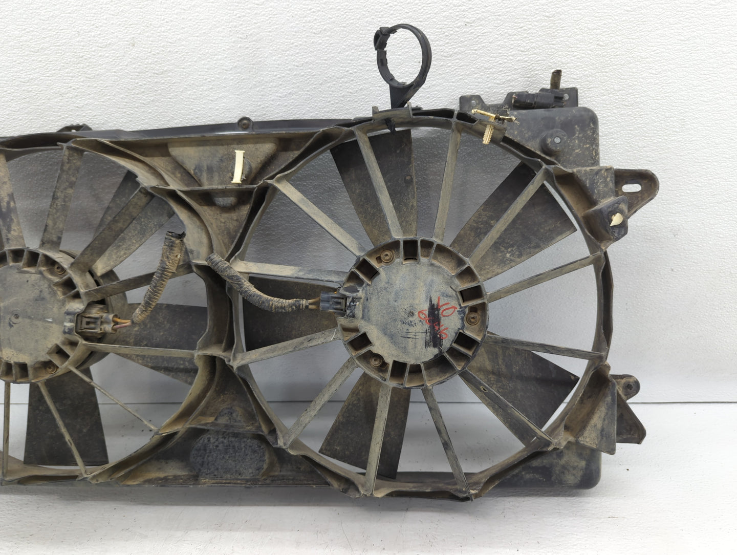 2017-2017 Ford Expedition Left Radiator Fan Motor Assembly Black - Oemusedautoparts1.com