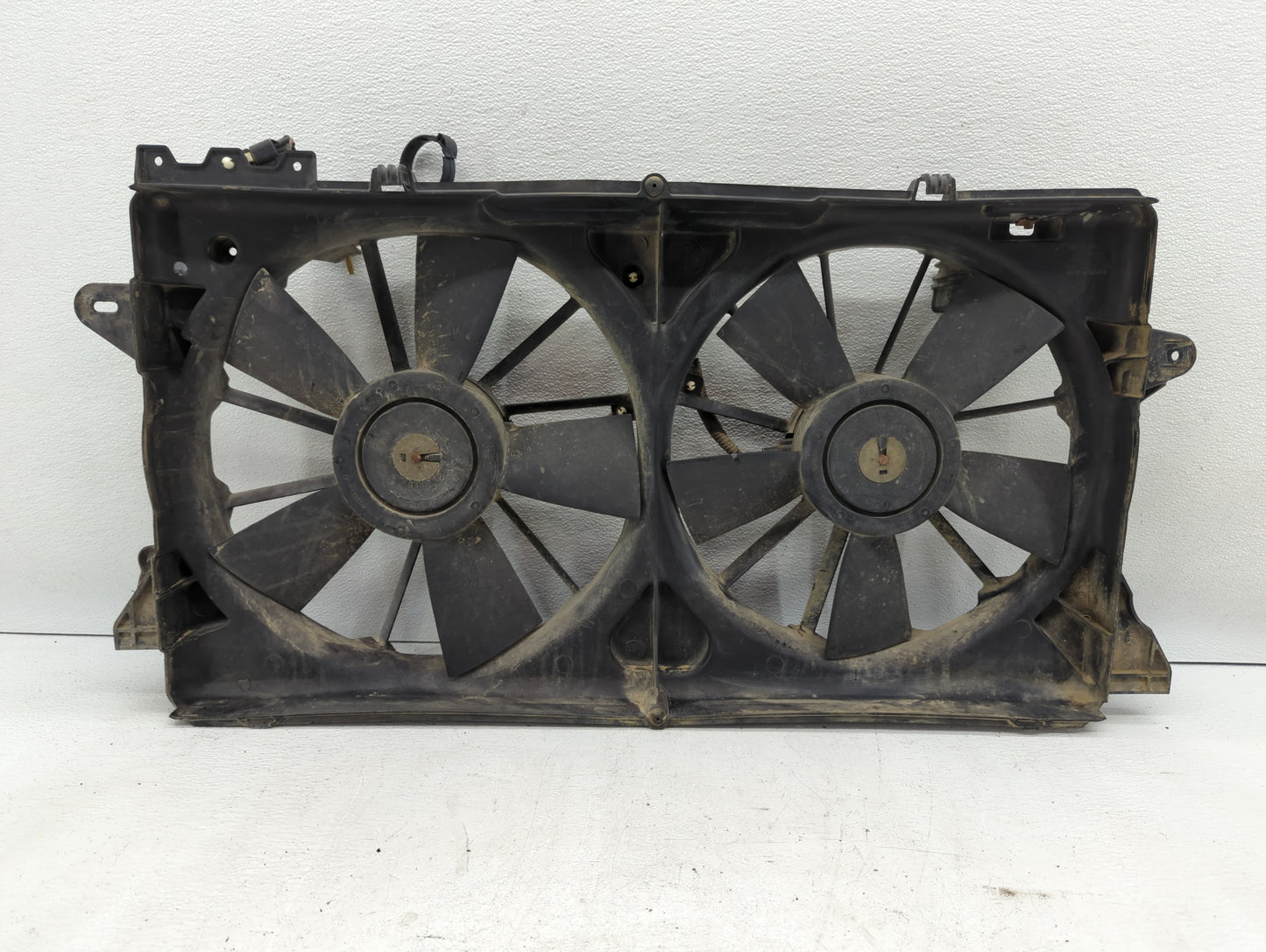2017-2017 Ford Expedition Left Radiator Fan Motor Assembly Black - Oemusedautoparts1.com