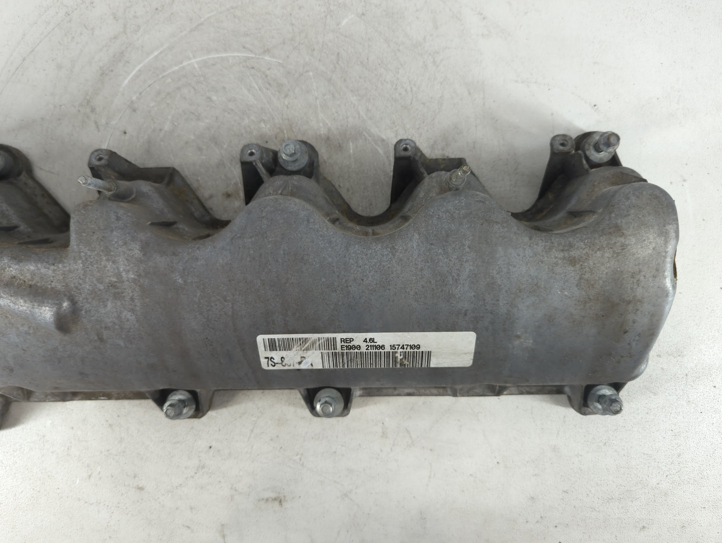 2011 Ford Expedition Driver Left Cylinder Head Valve Cover P/N:5527-6A513-JA Fits OEM Used Auto Parts - Oemusedautoparts1.co