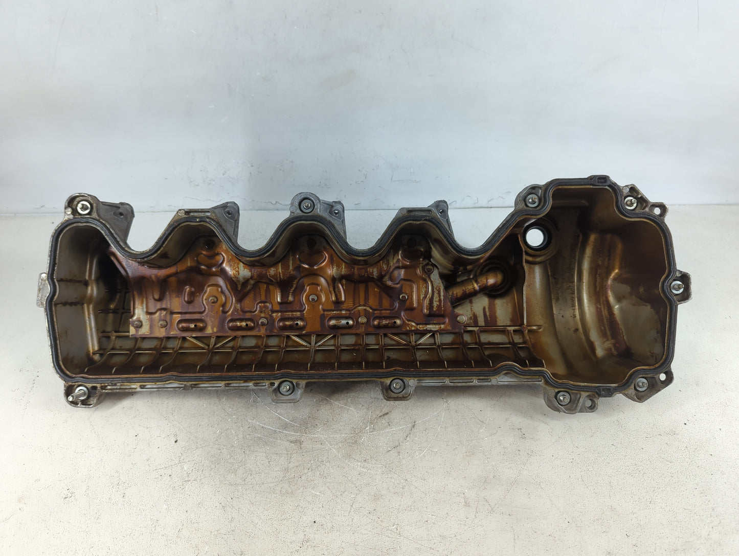 2011 Ford Expedition Driver Left Cylinder Head Valve Cover P/N:5527-6A513-JA Fits OEM Used Auto Parts - Oemusedautoparts1.co