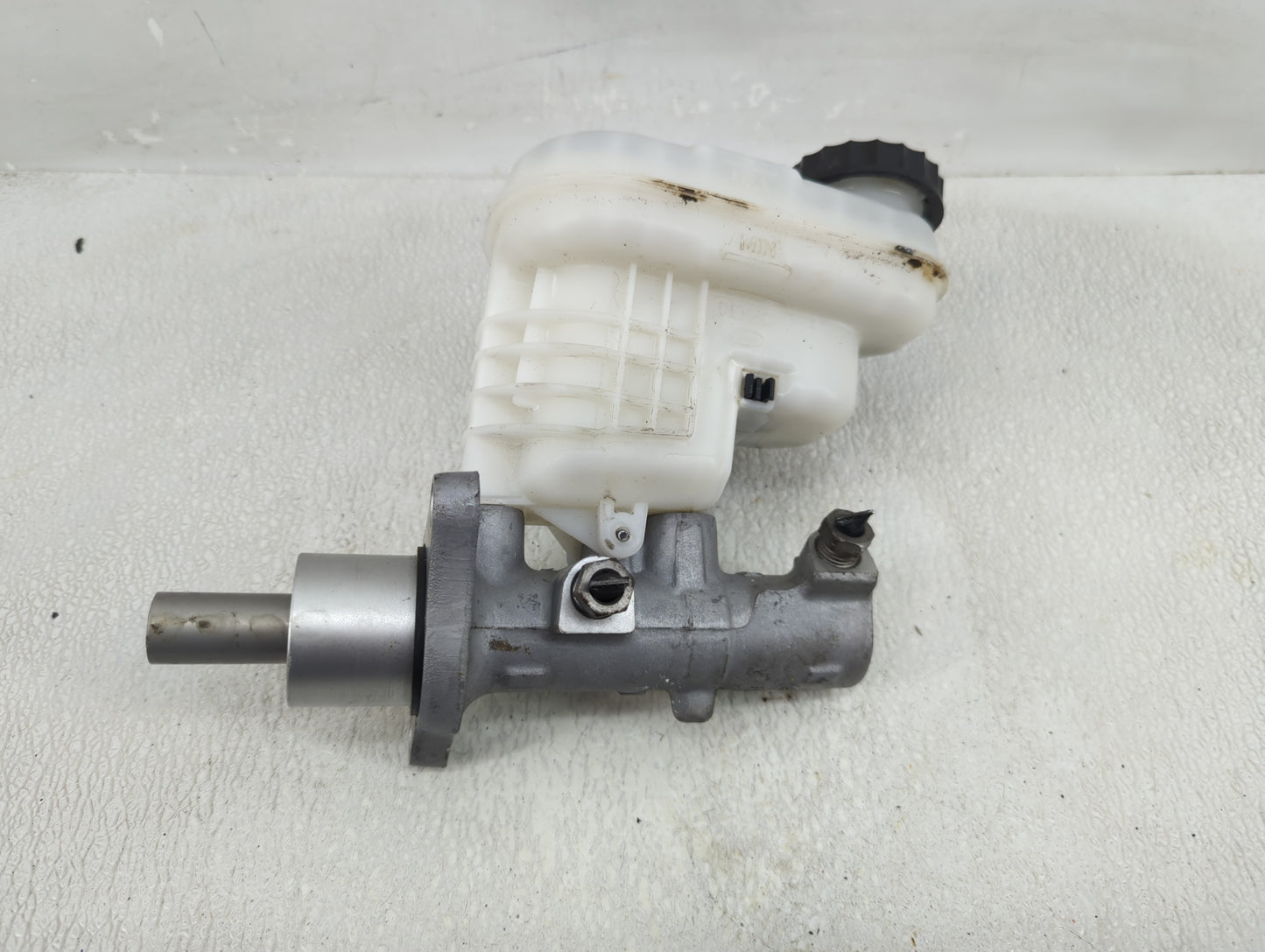 2011-2012 Ford Explorer Brake Master Cylinder - Oemusedautoparts1.com