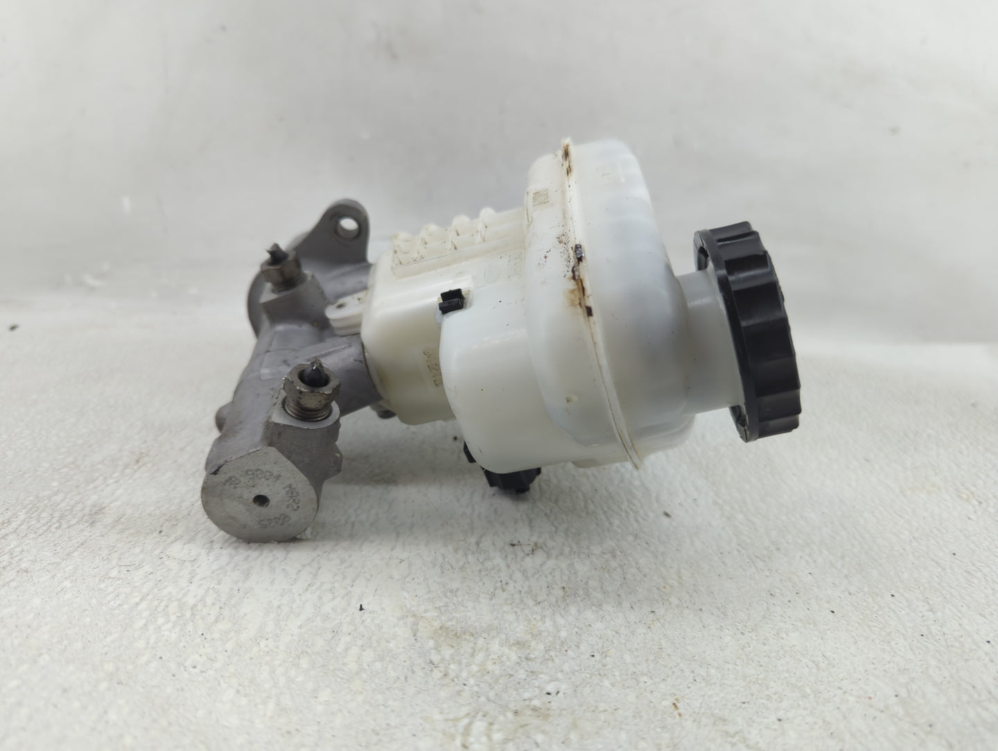 2011-2012 Ford Explorer Brake Master Cylinder - Oemusedautoparts1.com