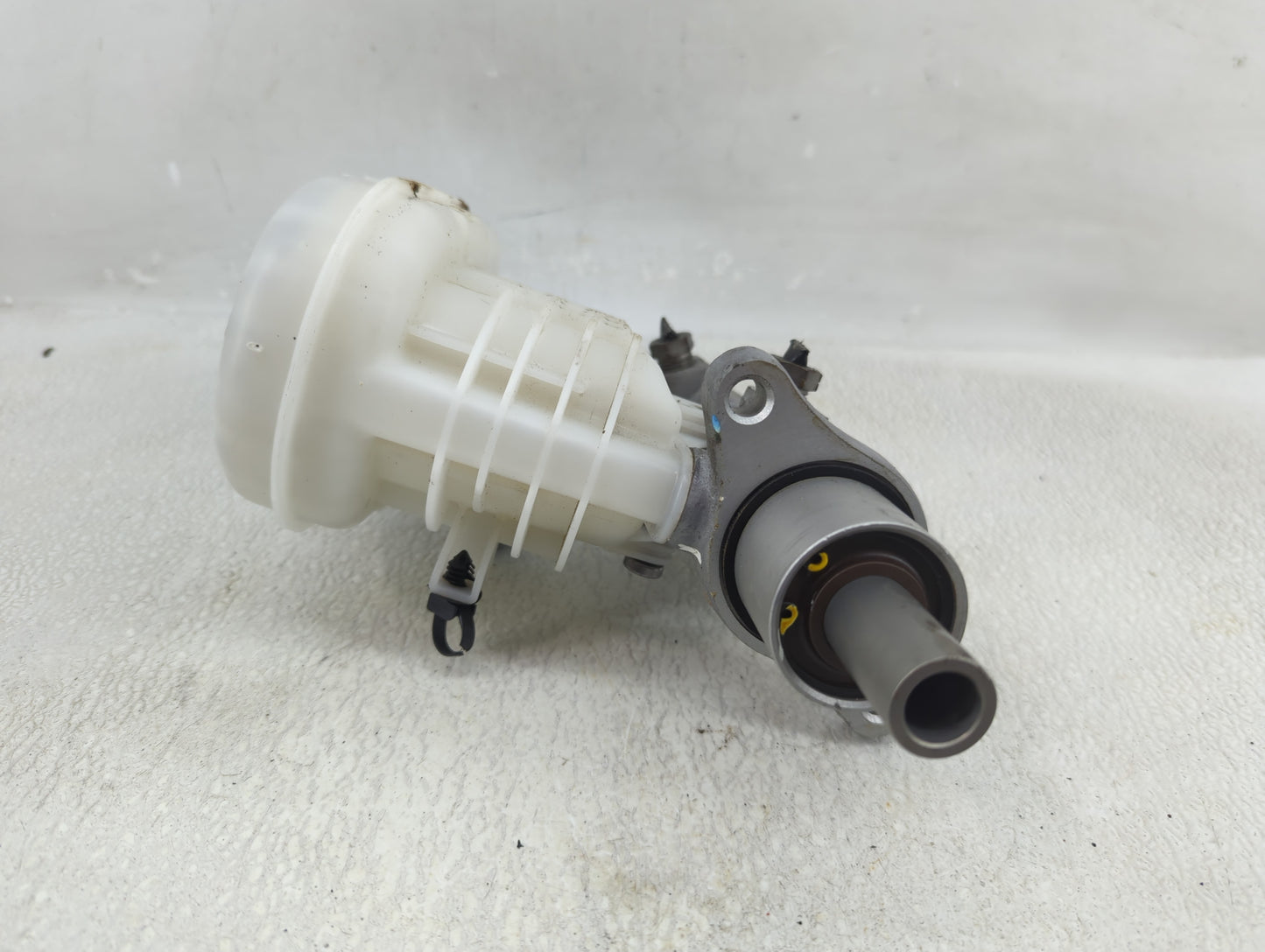 2011-2012 Ford Explorer Brake Master Cylinder - Oemusedautoparts1.com