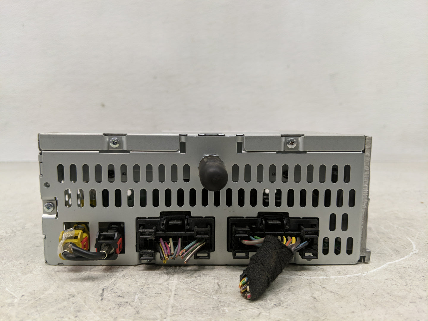 2011 Ford Explorer Radio AM FM Cd Player Receiver Replacement P/N:A12414927 Fits OEM Used Auto Parts - Oemusedautoparts1.com