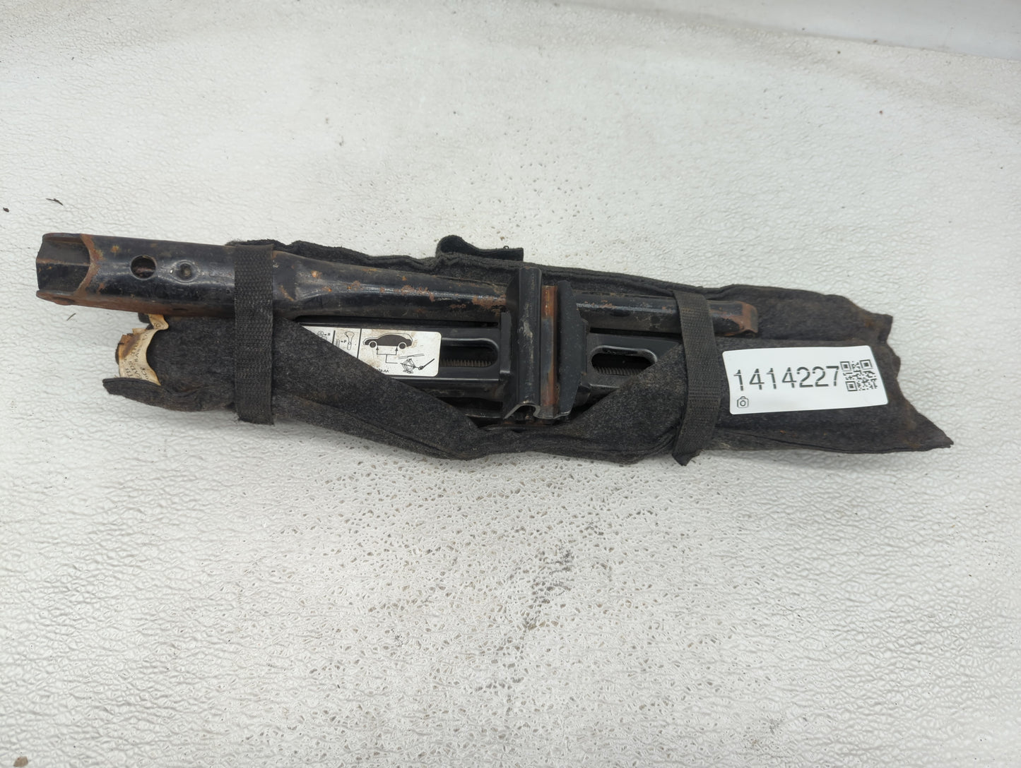 2011 Ford Explorer Spare Scissor Car Jack 1414227 - Oemusedautoparts1.com